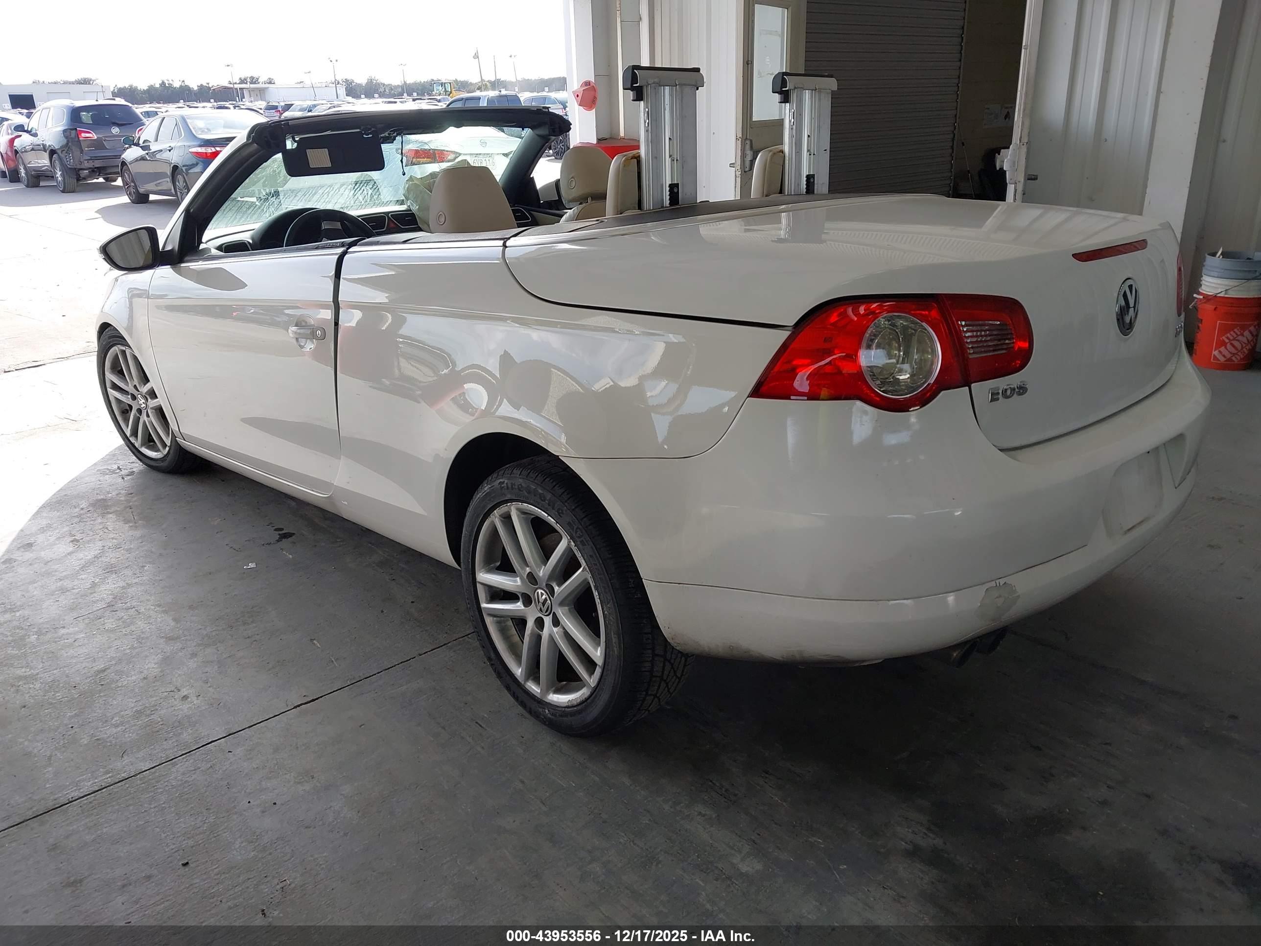 VOLKSWAGEN EOS image 3