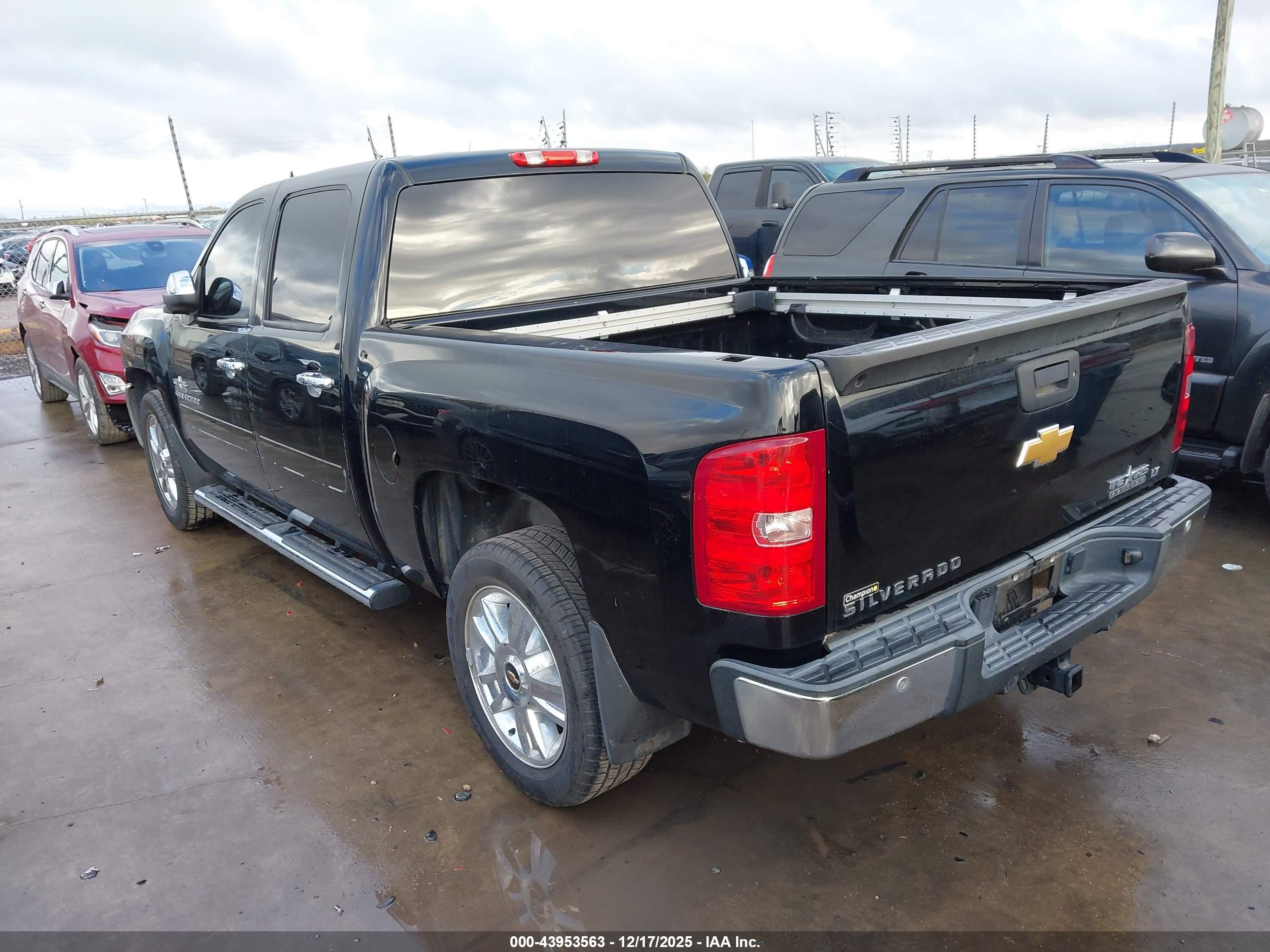 CHEVROLET SILVERADO image 3