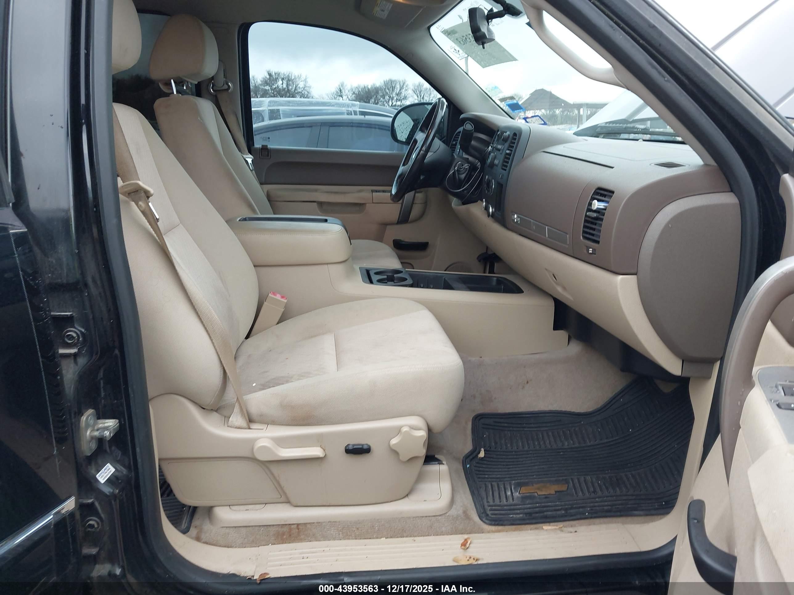 CHEVROLET SILVERADO image 5