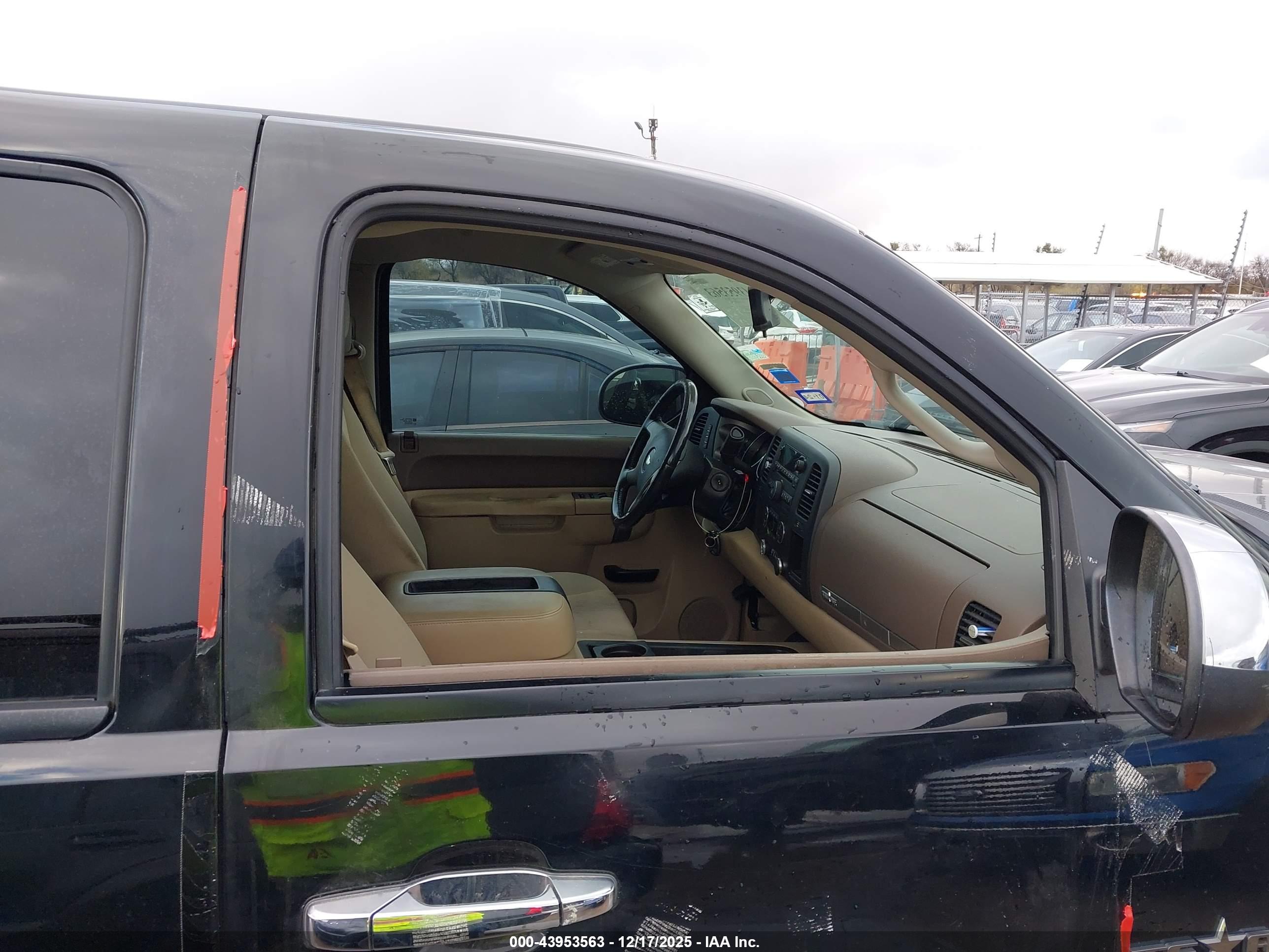 CHEVROLET SILVERADO image 6