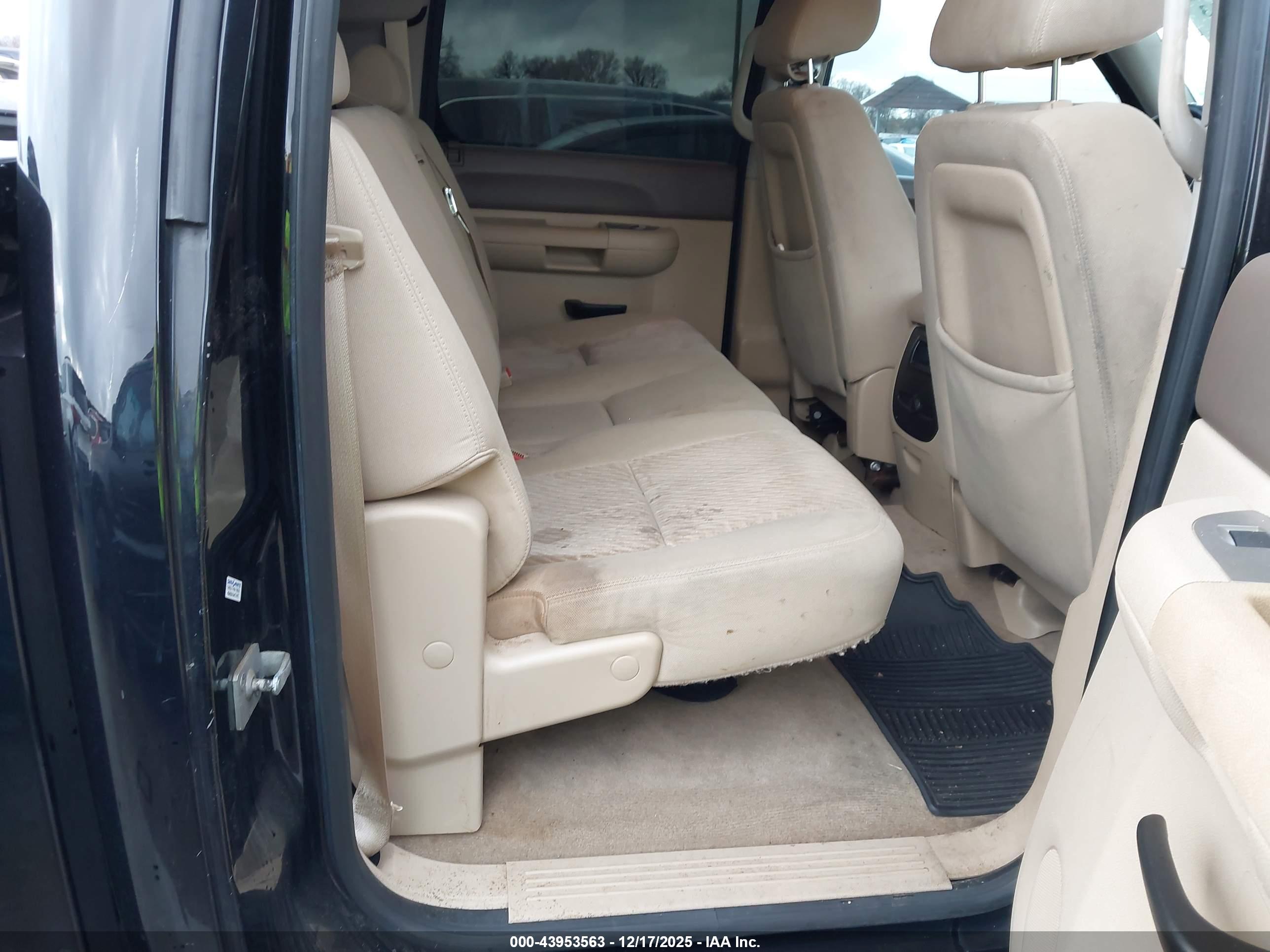 CHEVROLET SILVERADO image 8