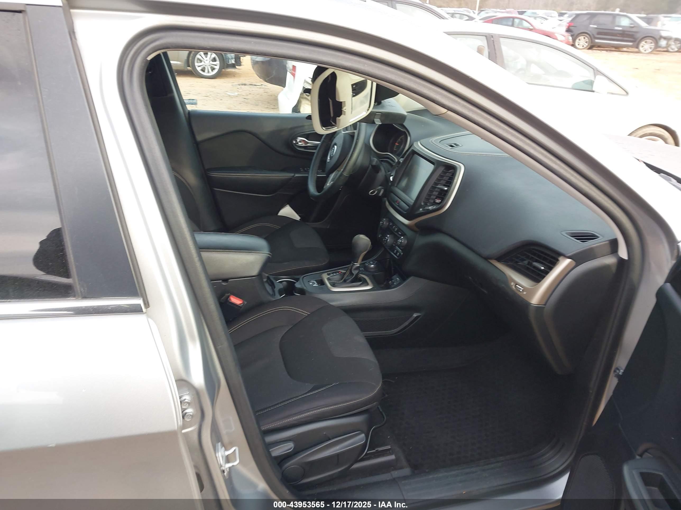 JEEP CHEROKEE image 5