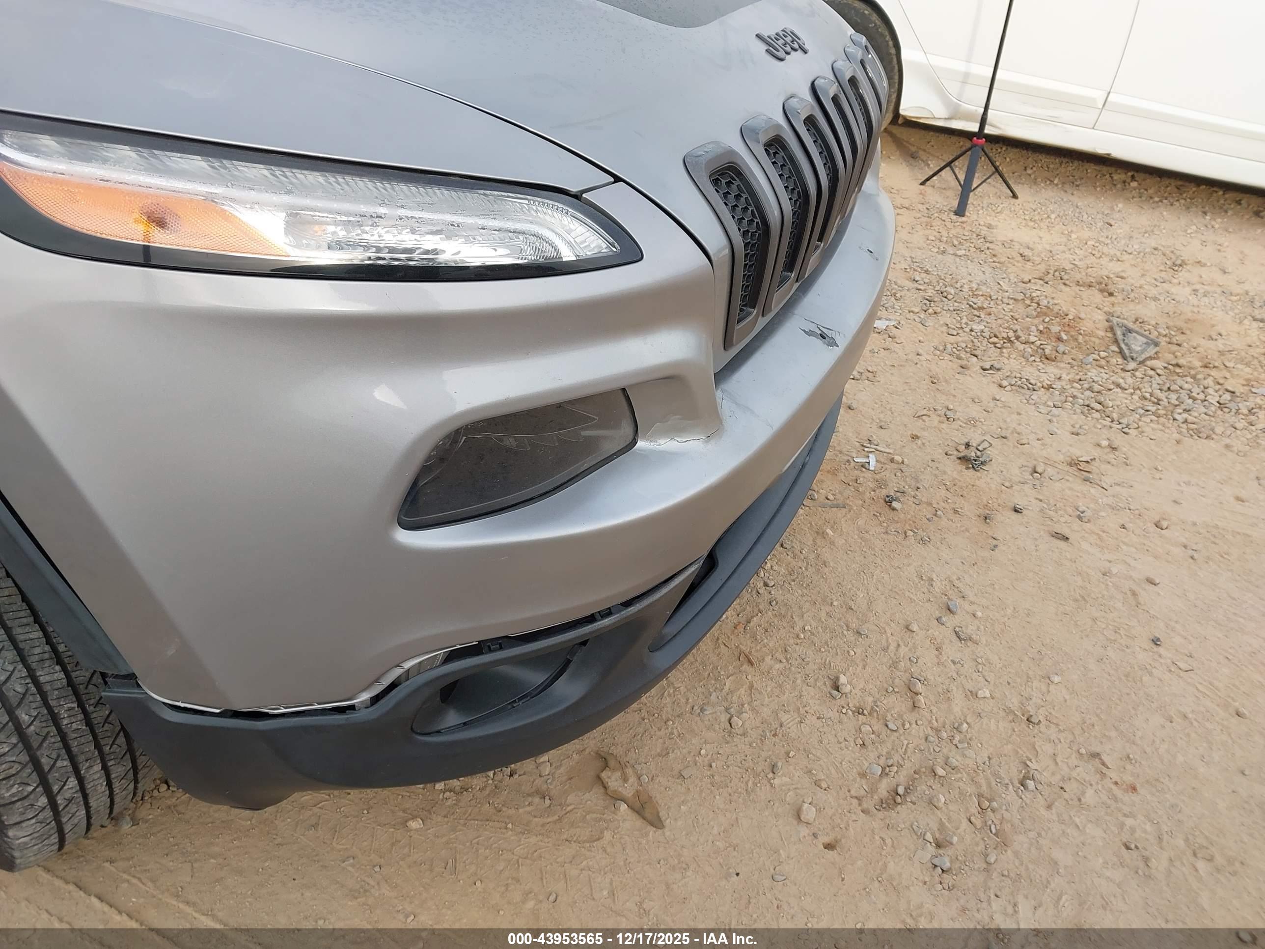 JEEP CHEROKEE image 6