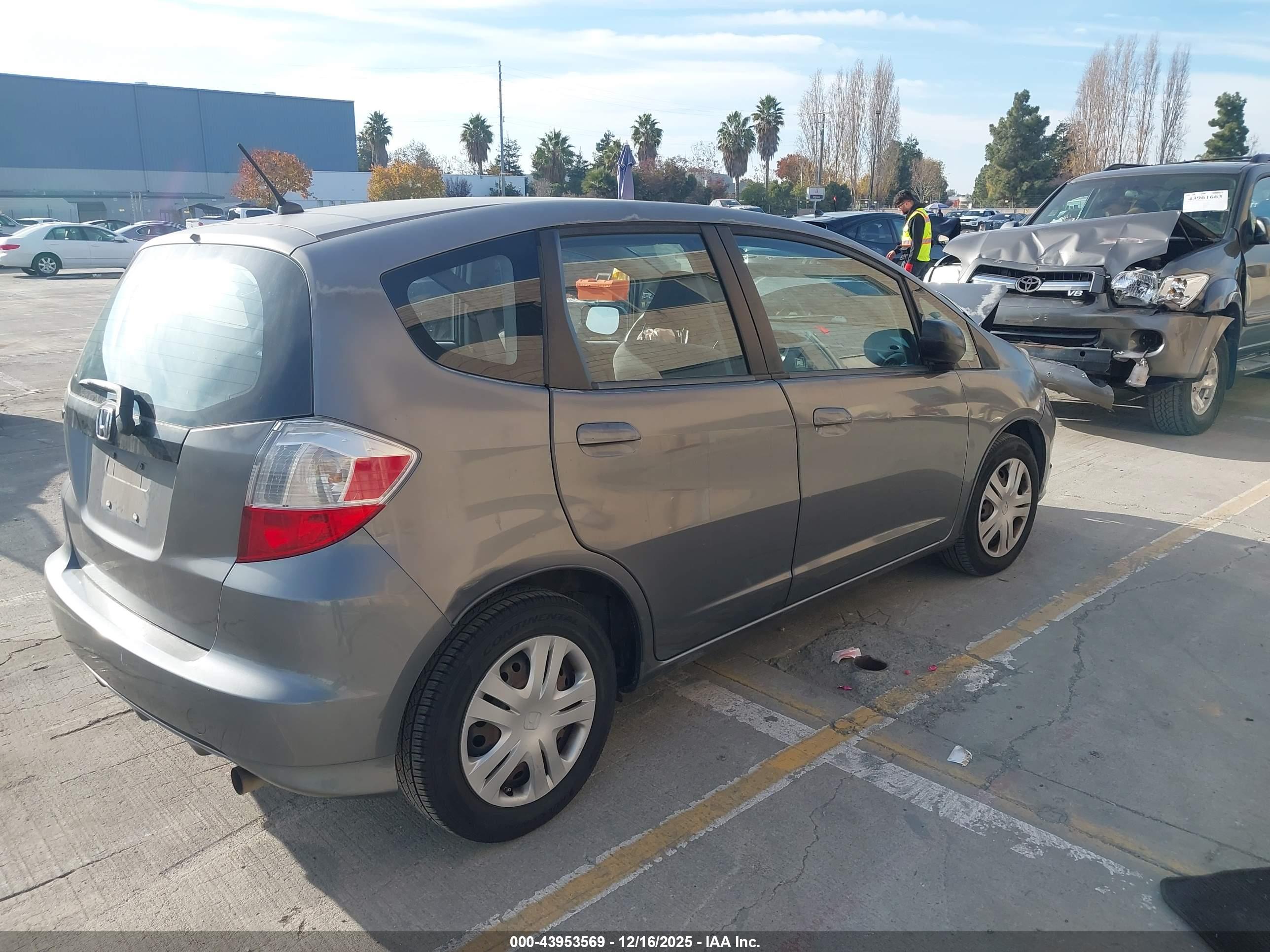 HONDA FIT image 4
