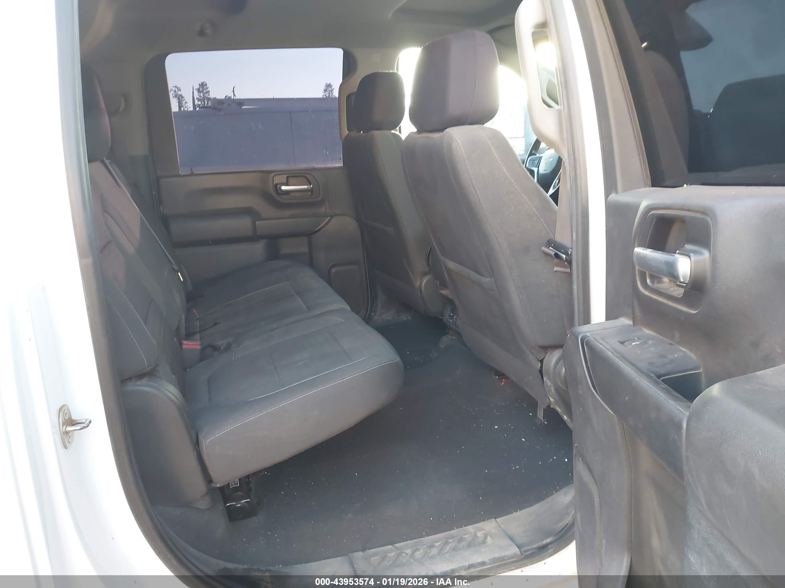 CHEVROLET SILVERADO image 7
