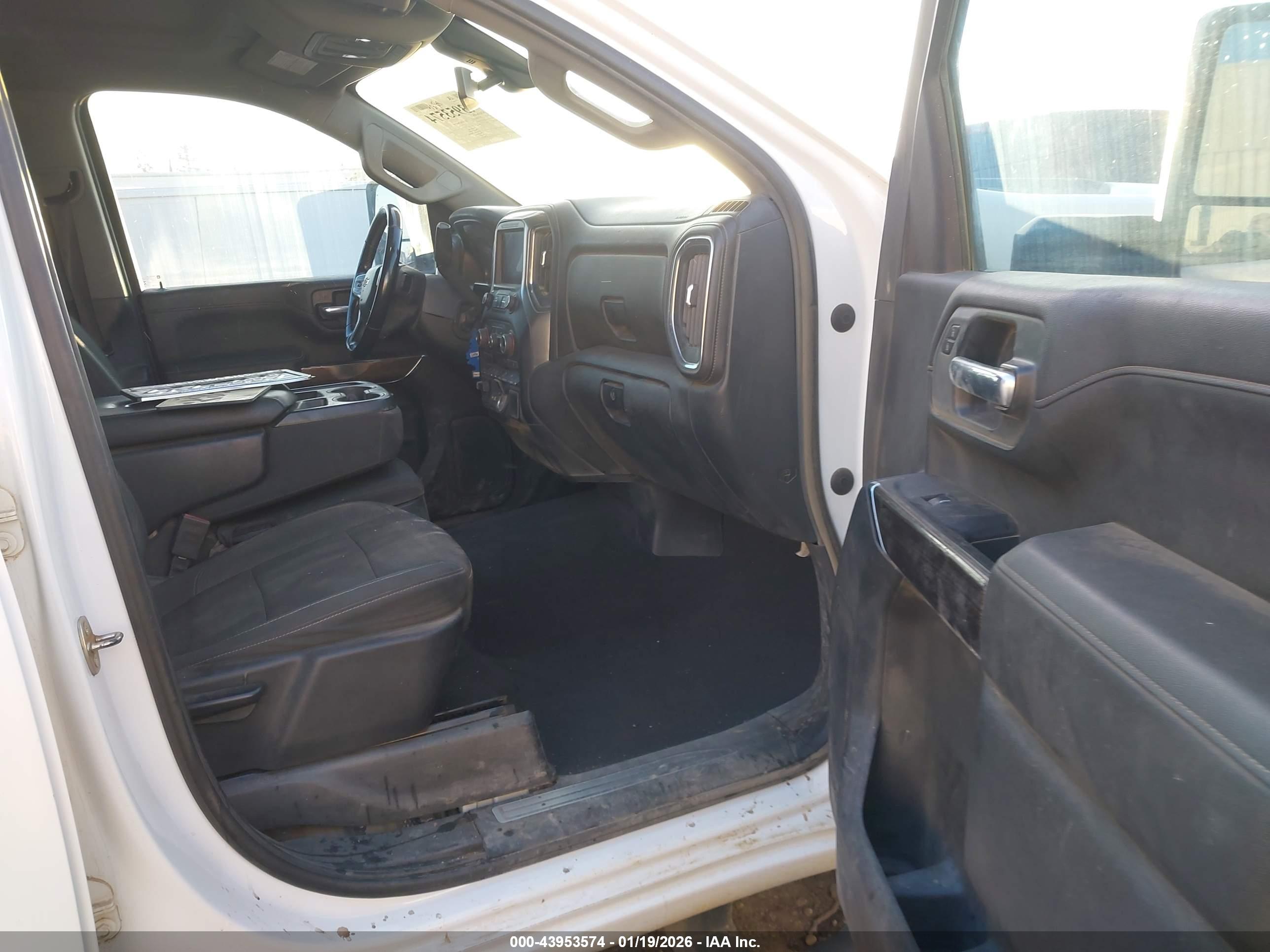 CHEVROLET SILVERADO image 8