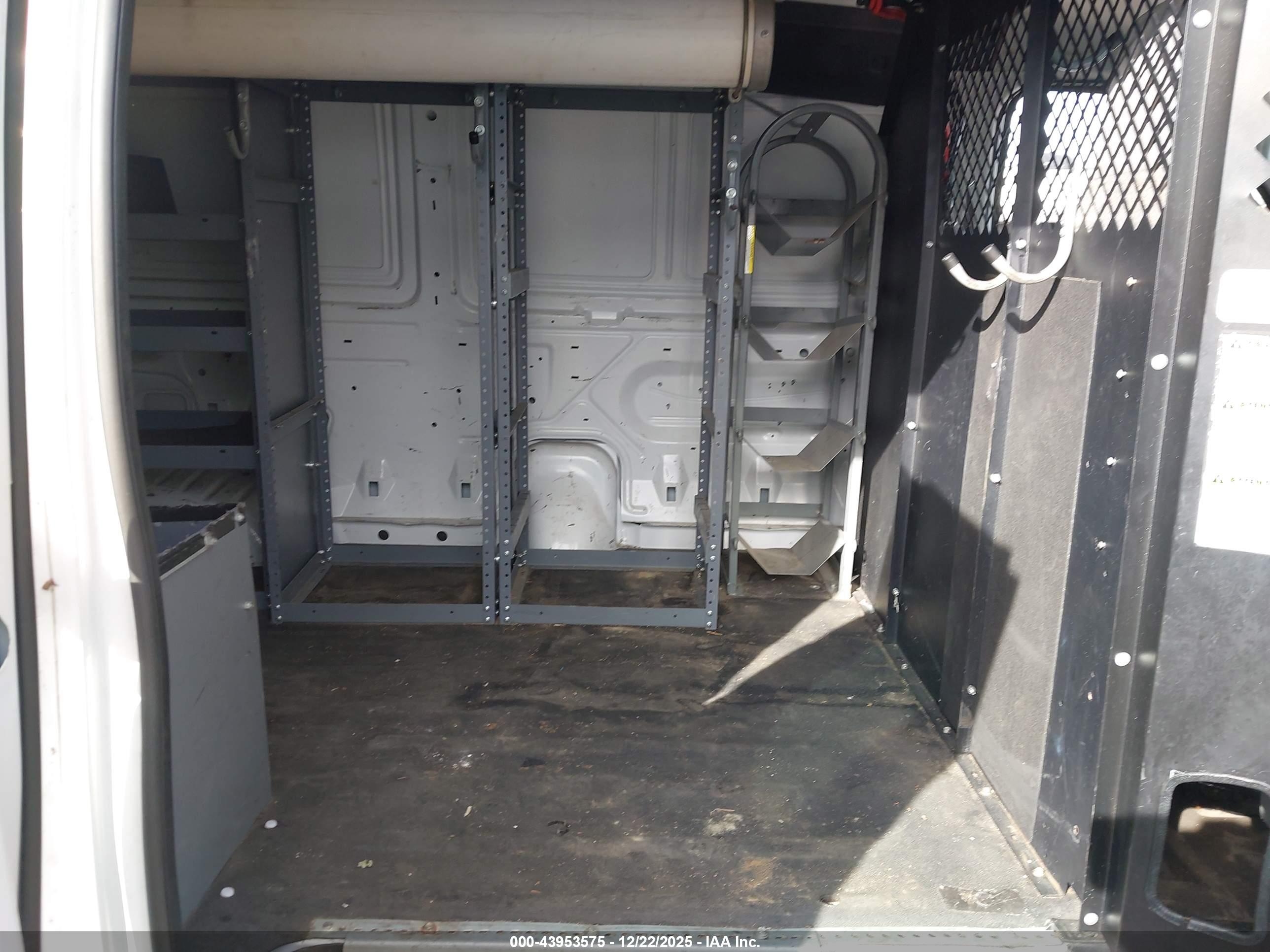 FORD E-150 image 8