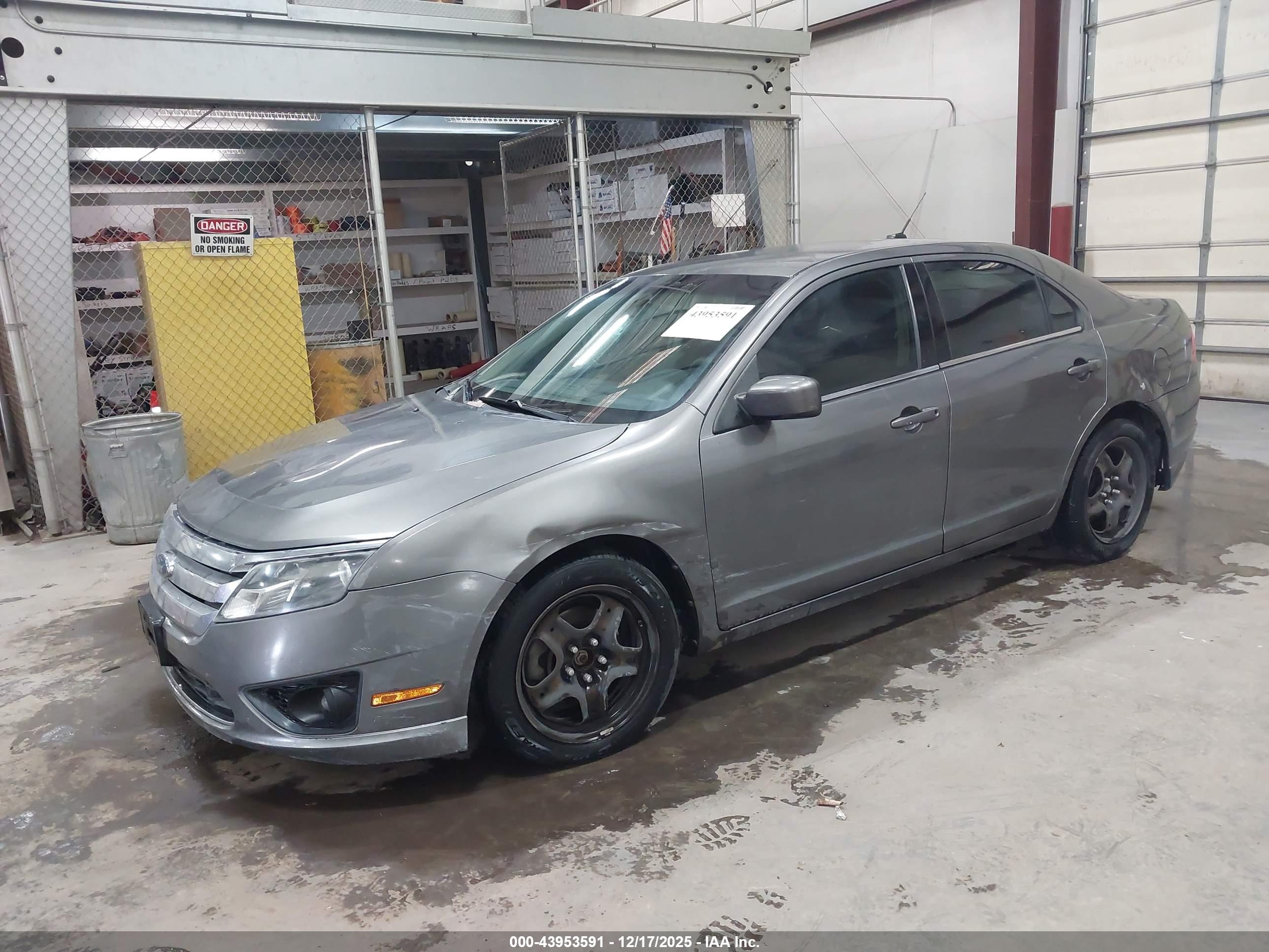 FORD FUSION image 2