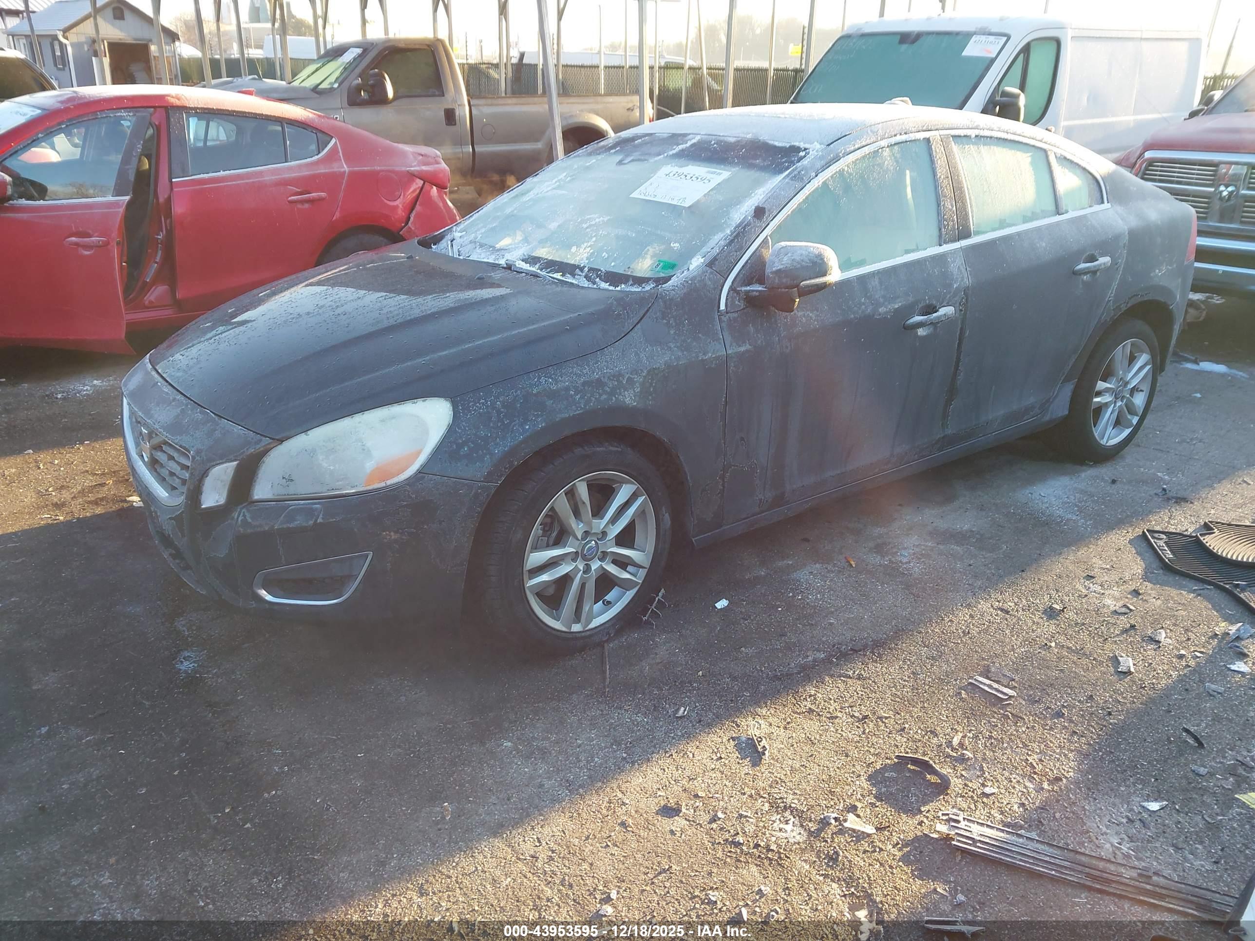 VOLVO S60 image 2
