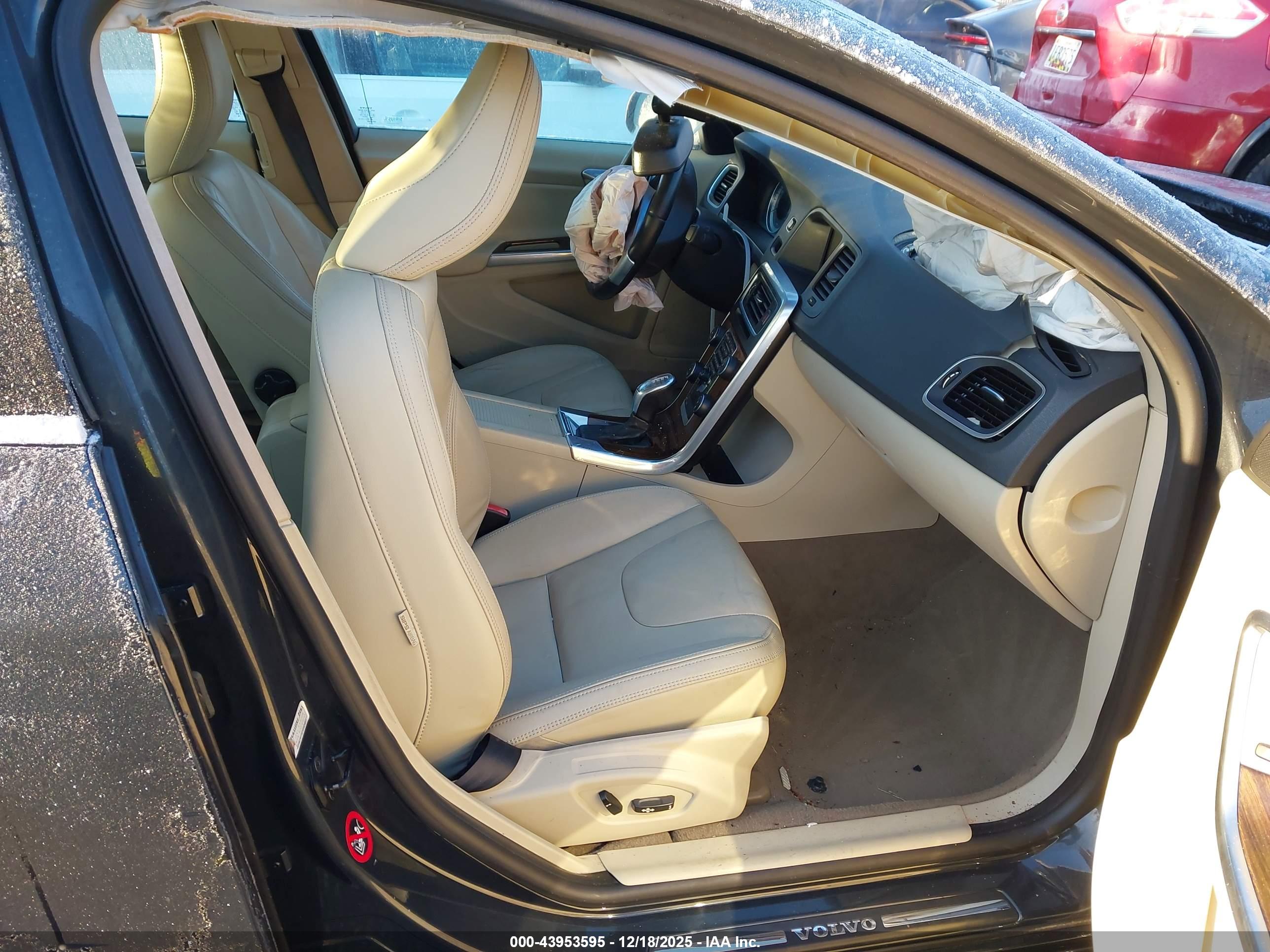 VOLVO S60 image 5