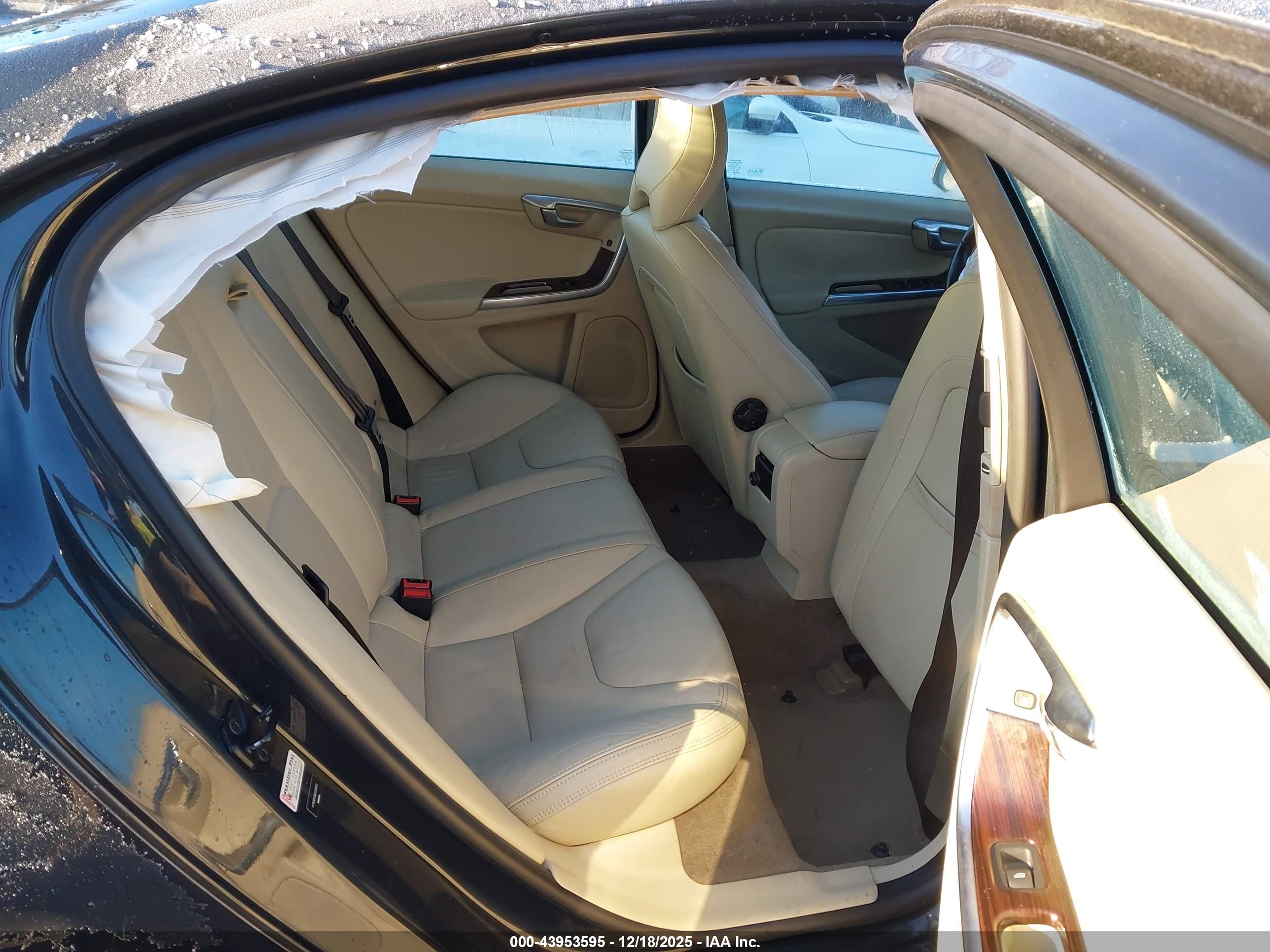 VOLVO S60 image 8