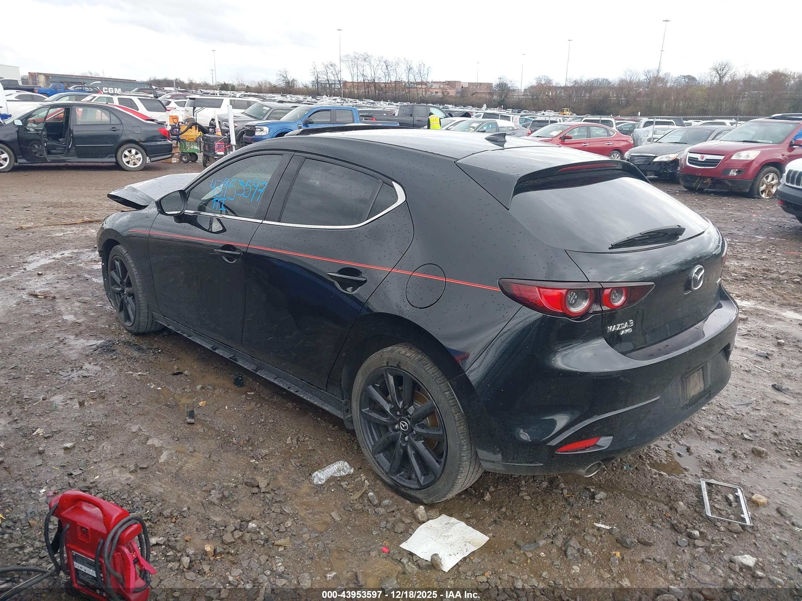 MAZDA MAZDA3 image 3
