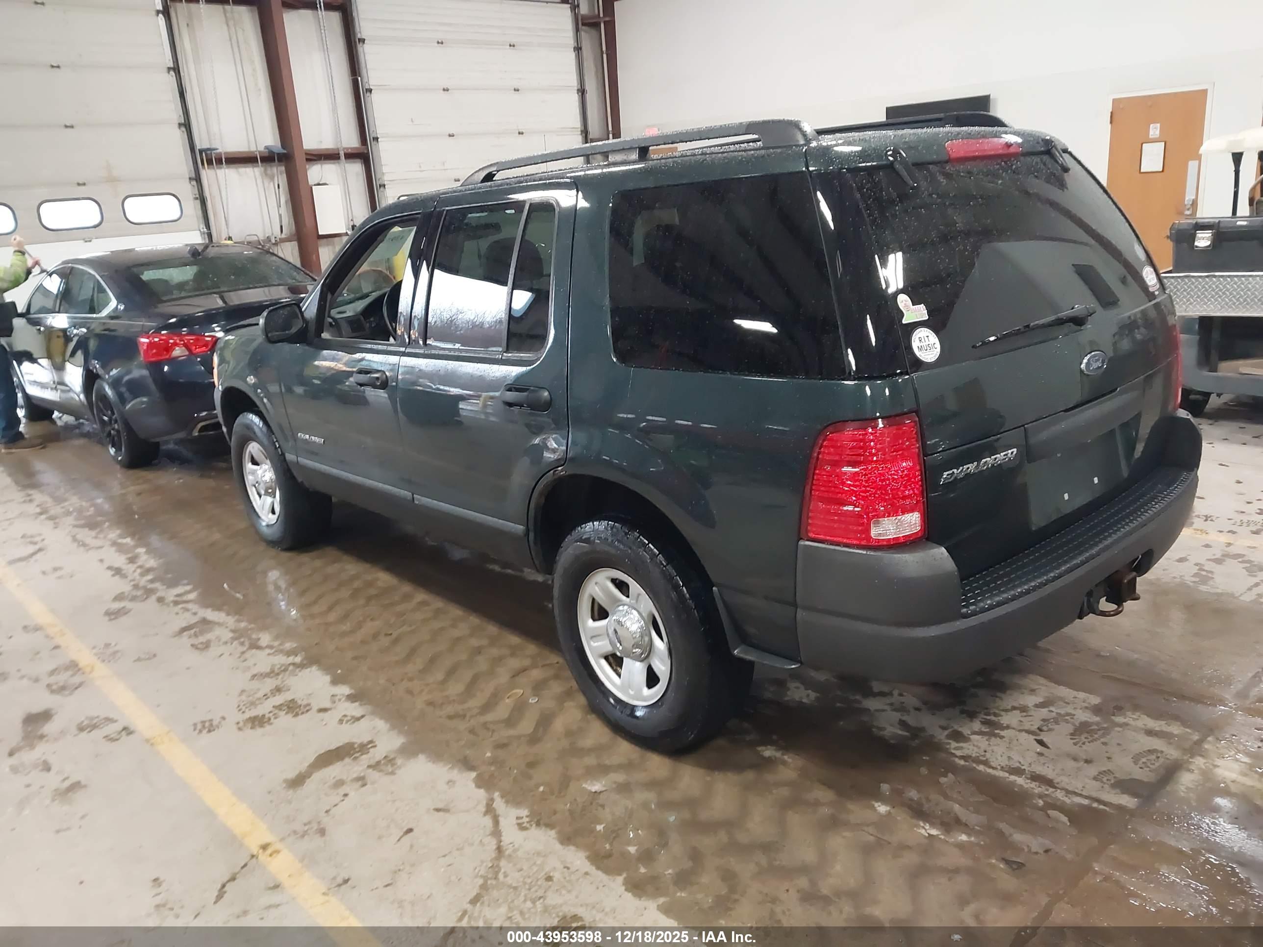 FORD EXPLORER image 3