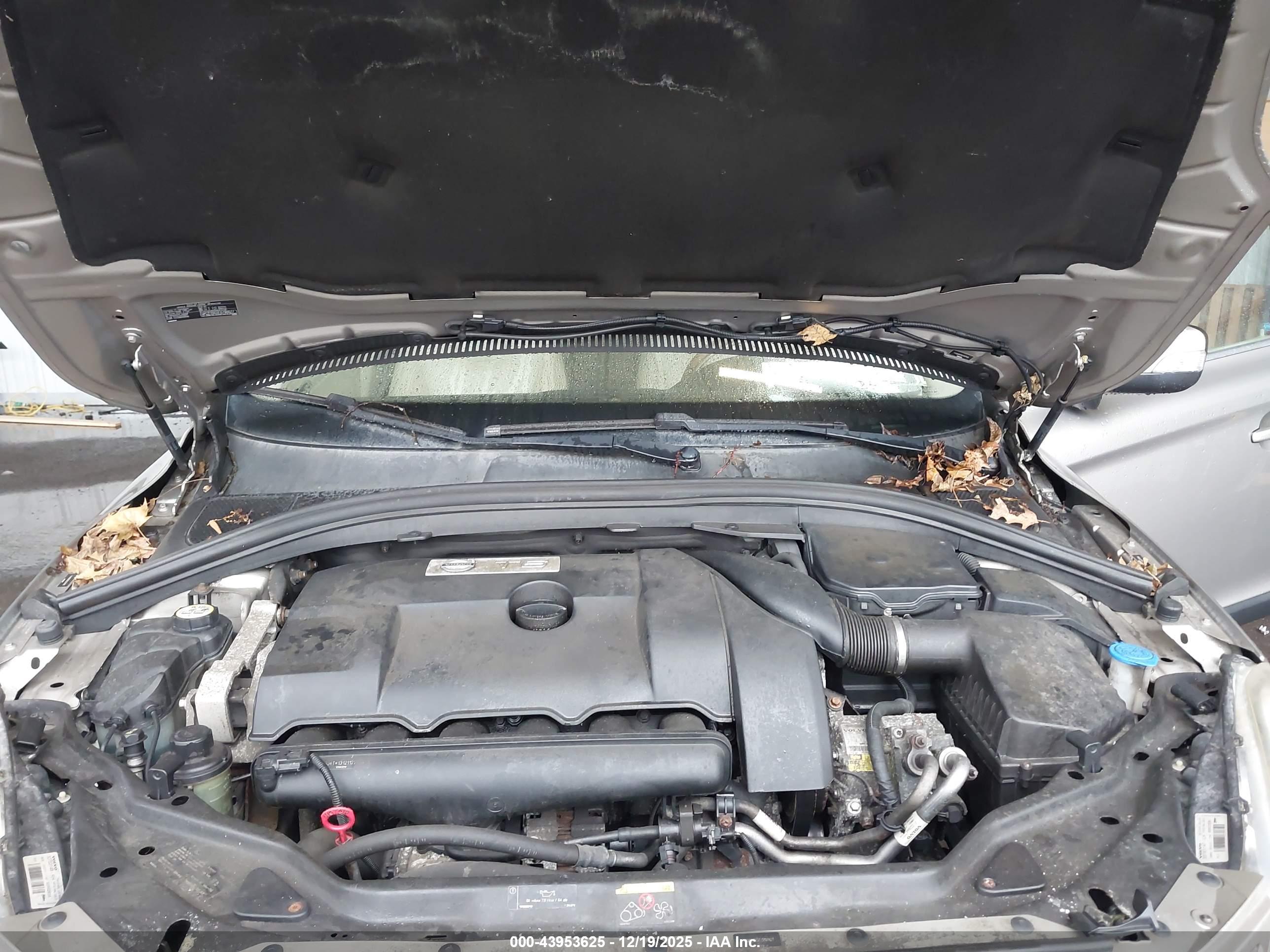 VOLVO XC60 image 10