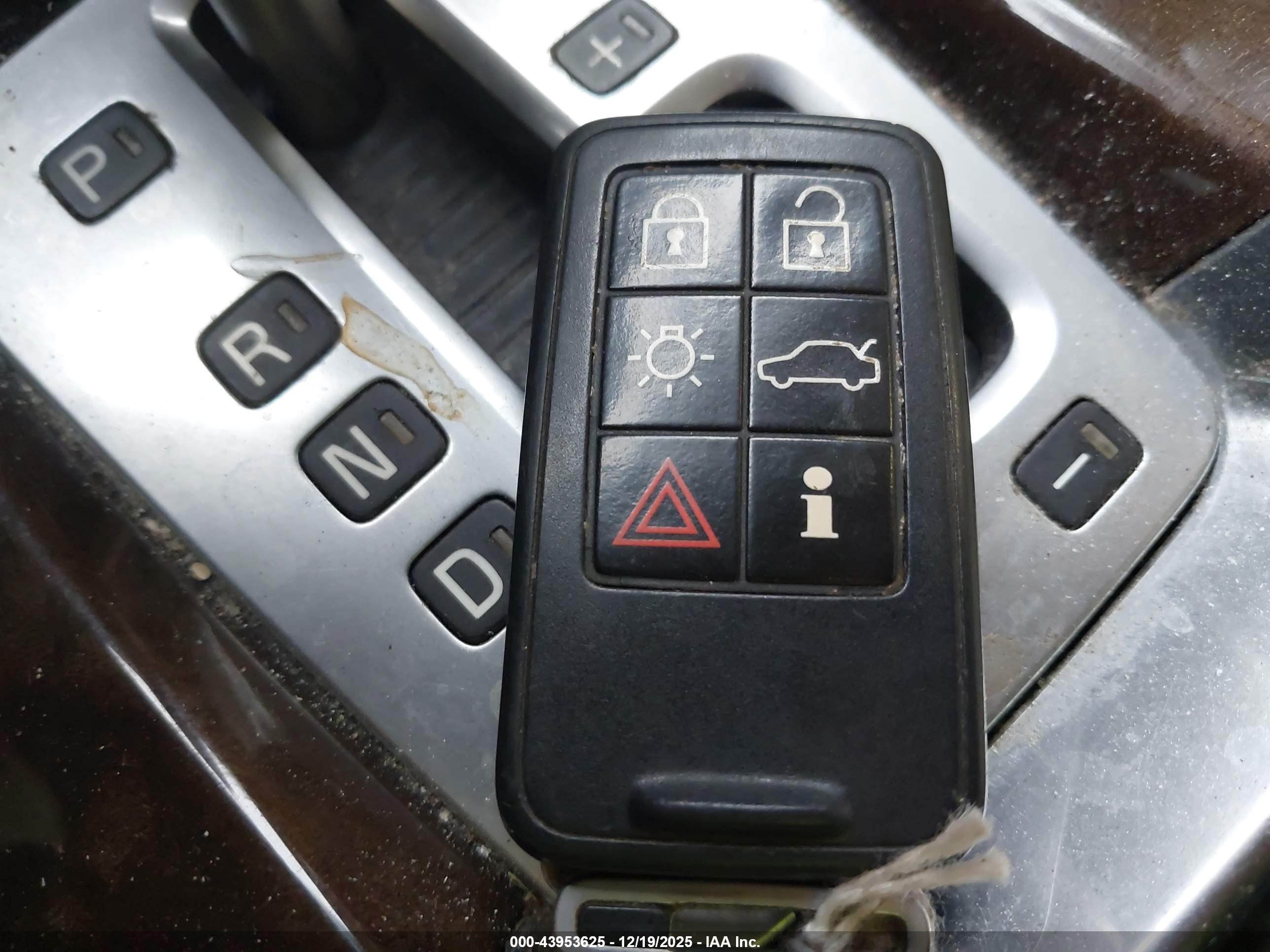 VOLVO XC60 image 11