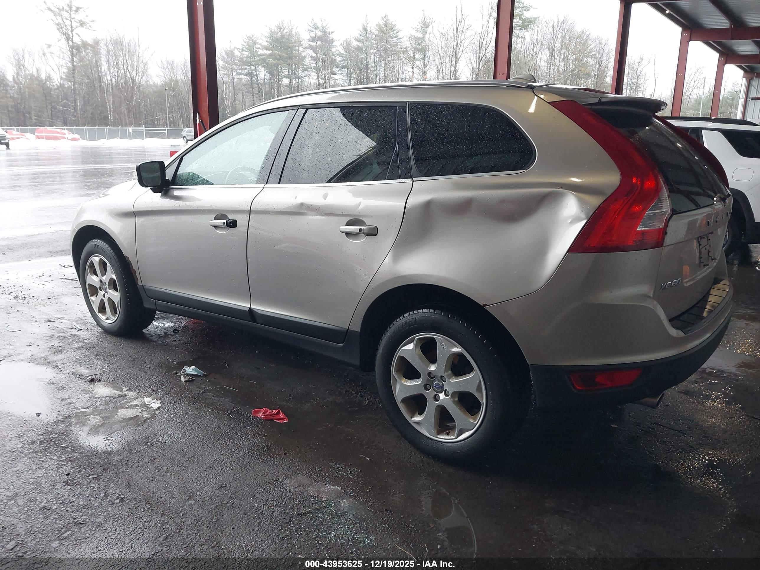 VOLVO XC60 image 3