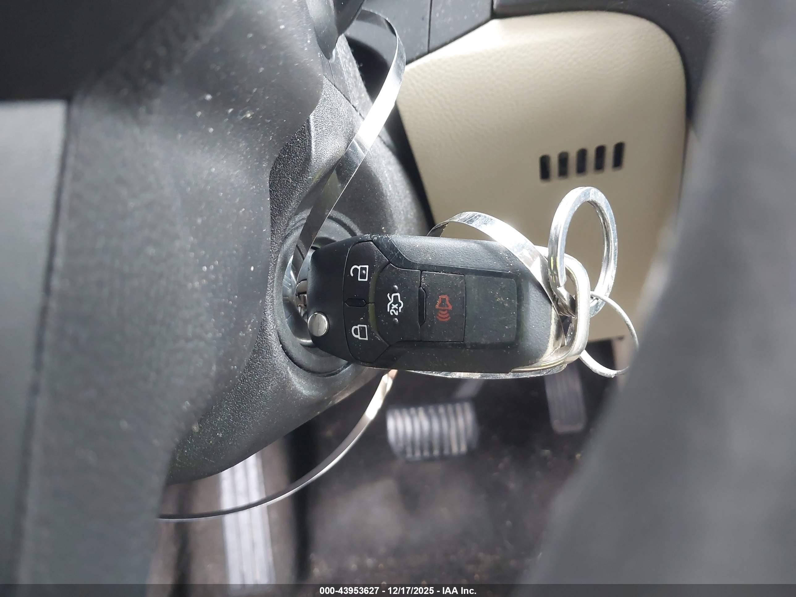 FORD FUSION image 11