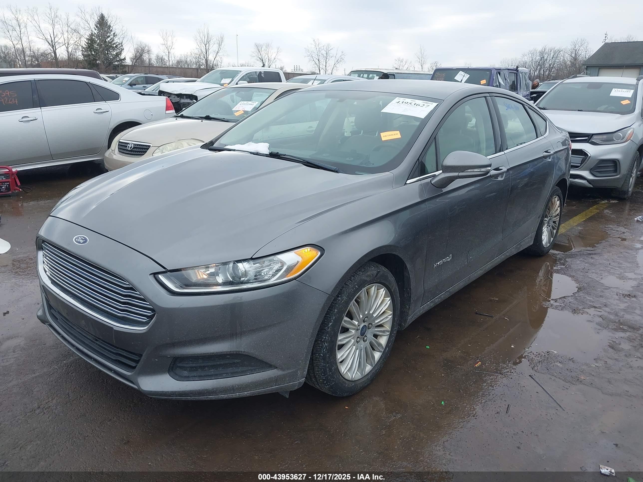 FORD FUSION image 2