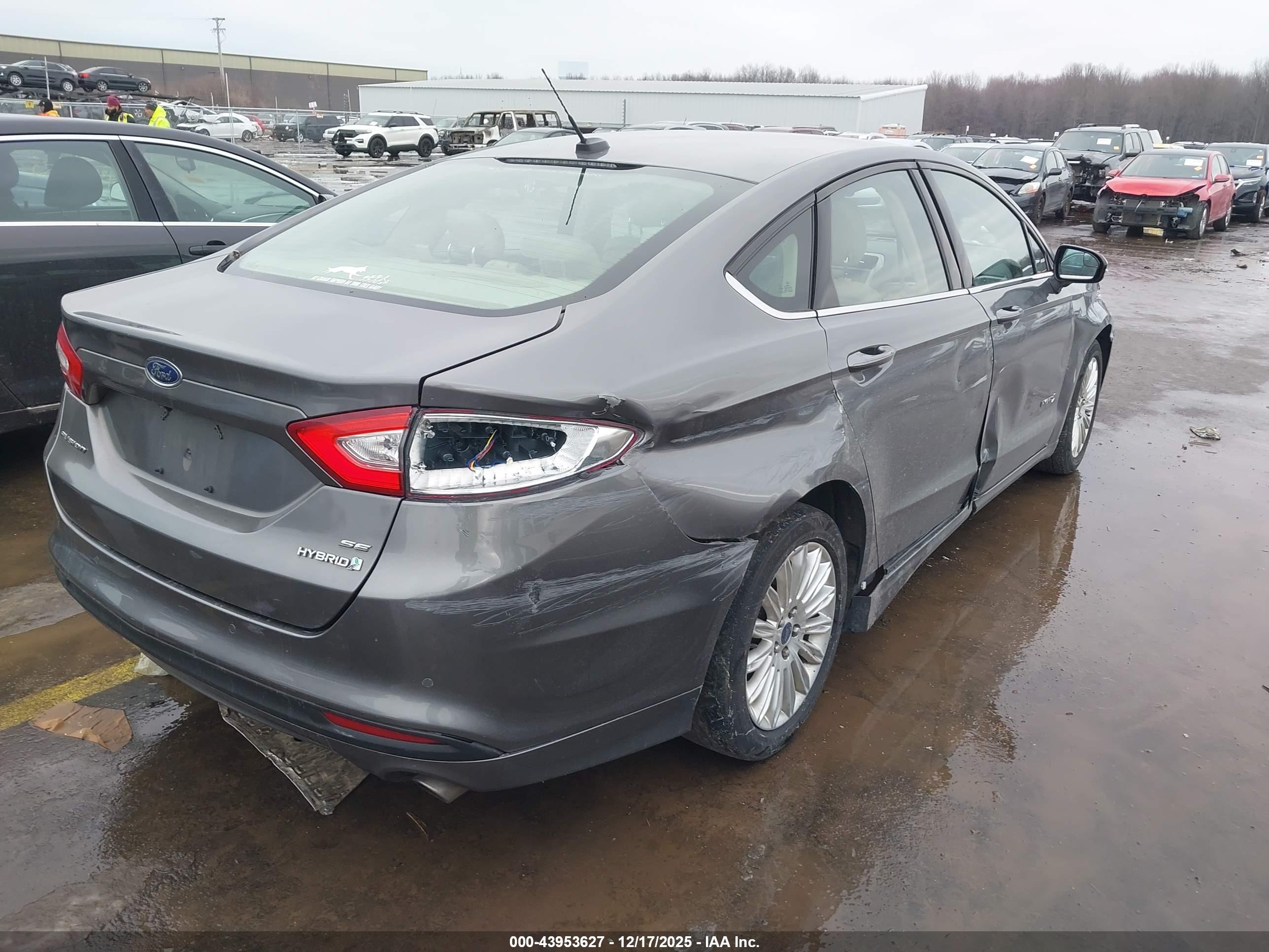 FORD FUSION image 4