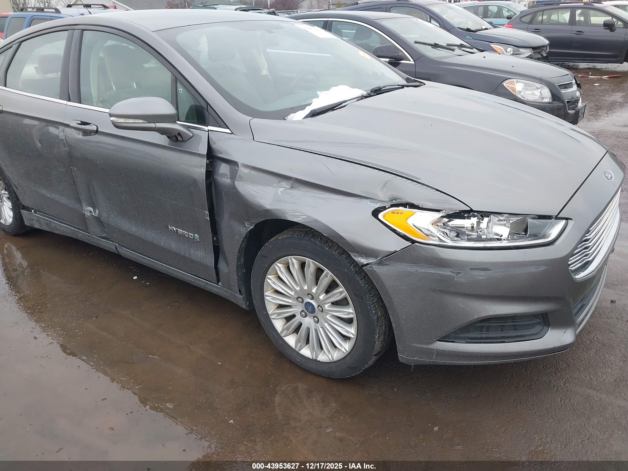FORD FUSION image 6