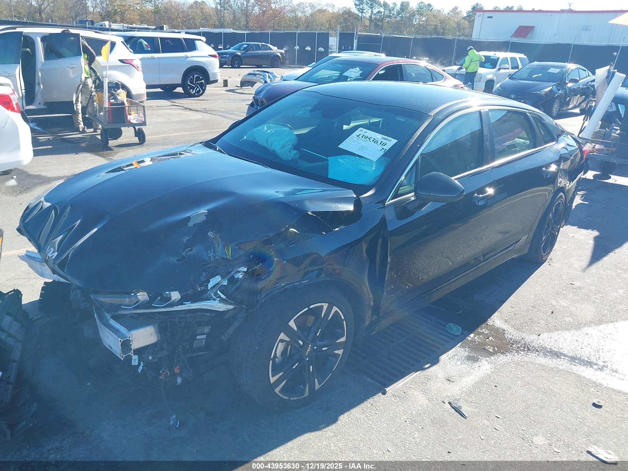 KIA K5 image 2