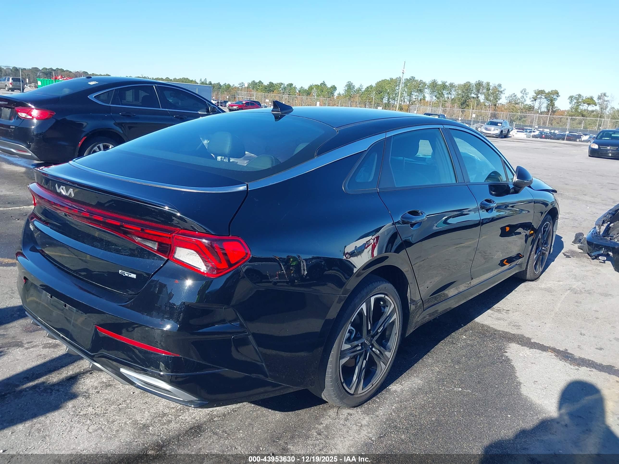 KIA K5 image 4