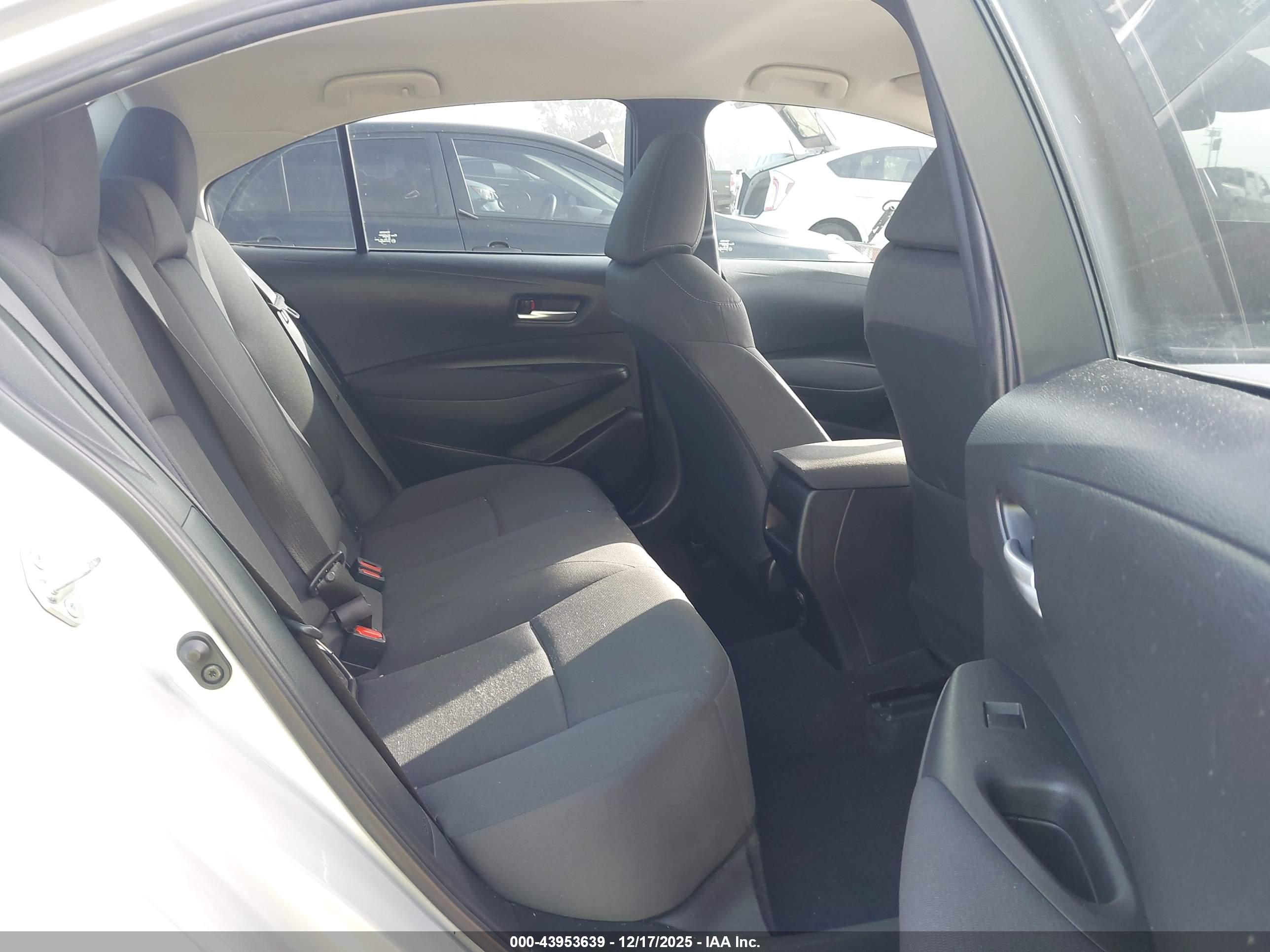 TOYOTA COROLLA image 8