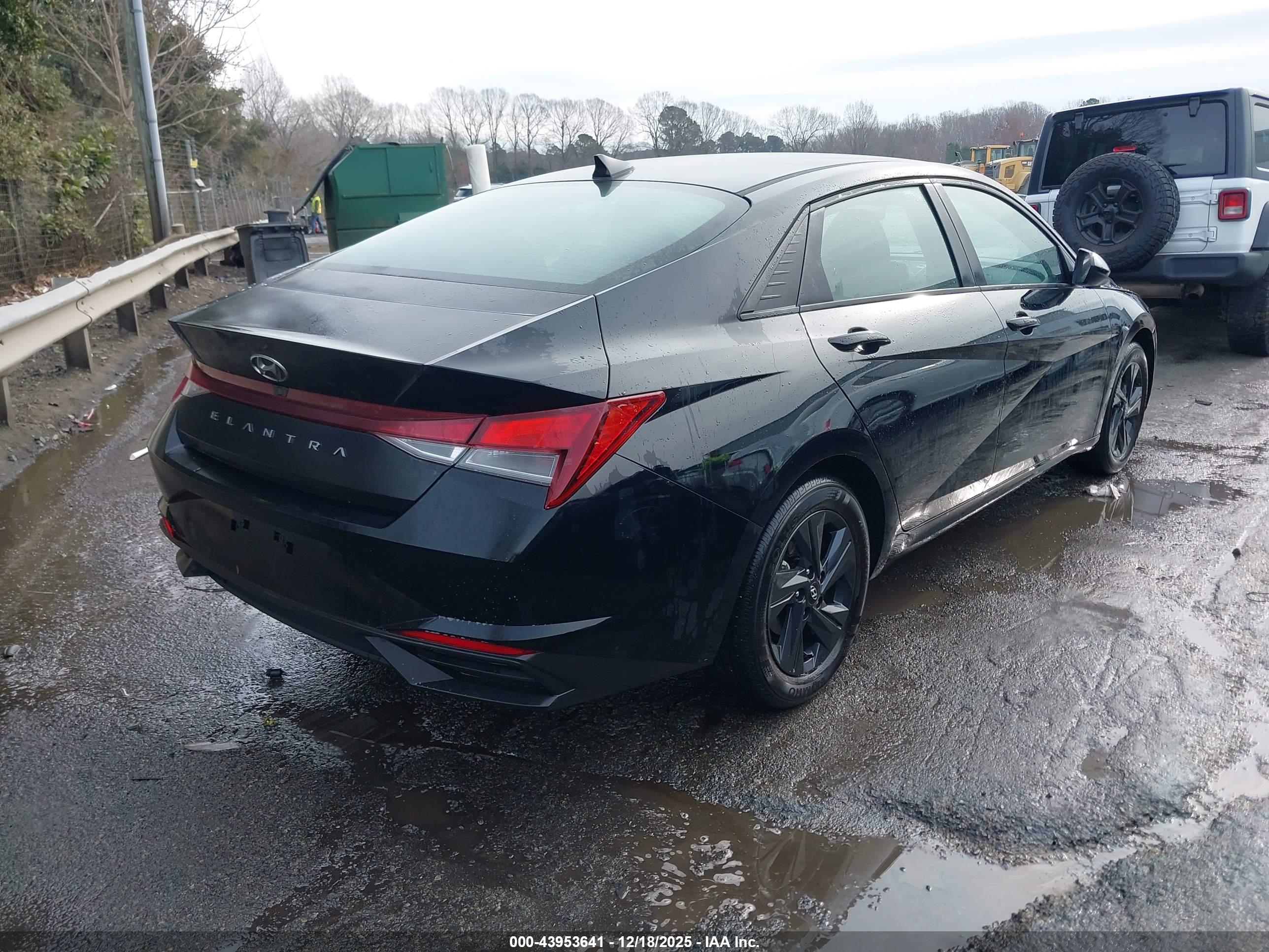 HYUNDAI ELANTRA image 4