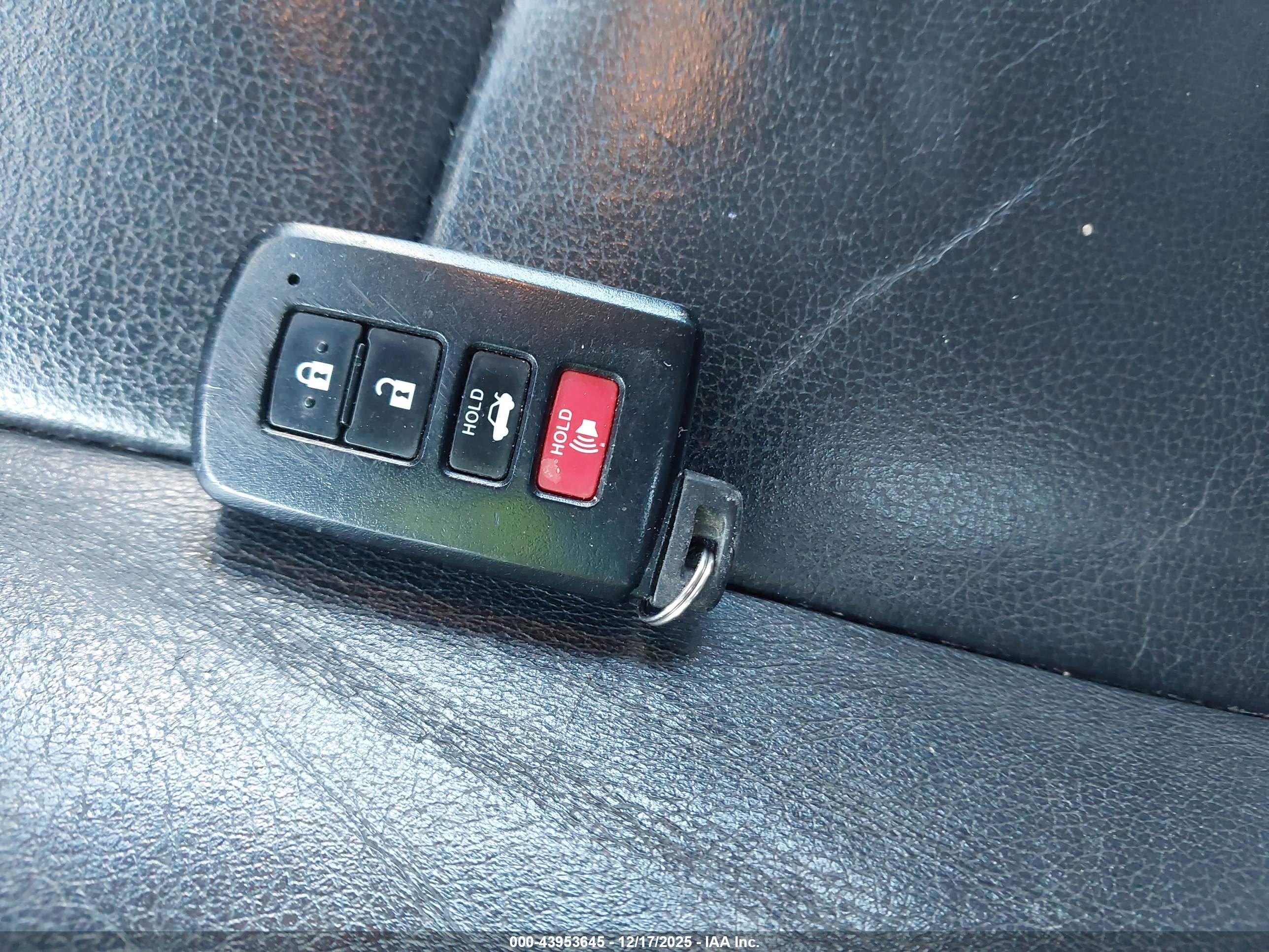TOYOTA AVALON image 11