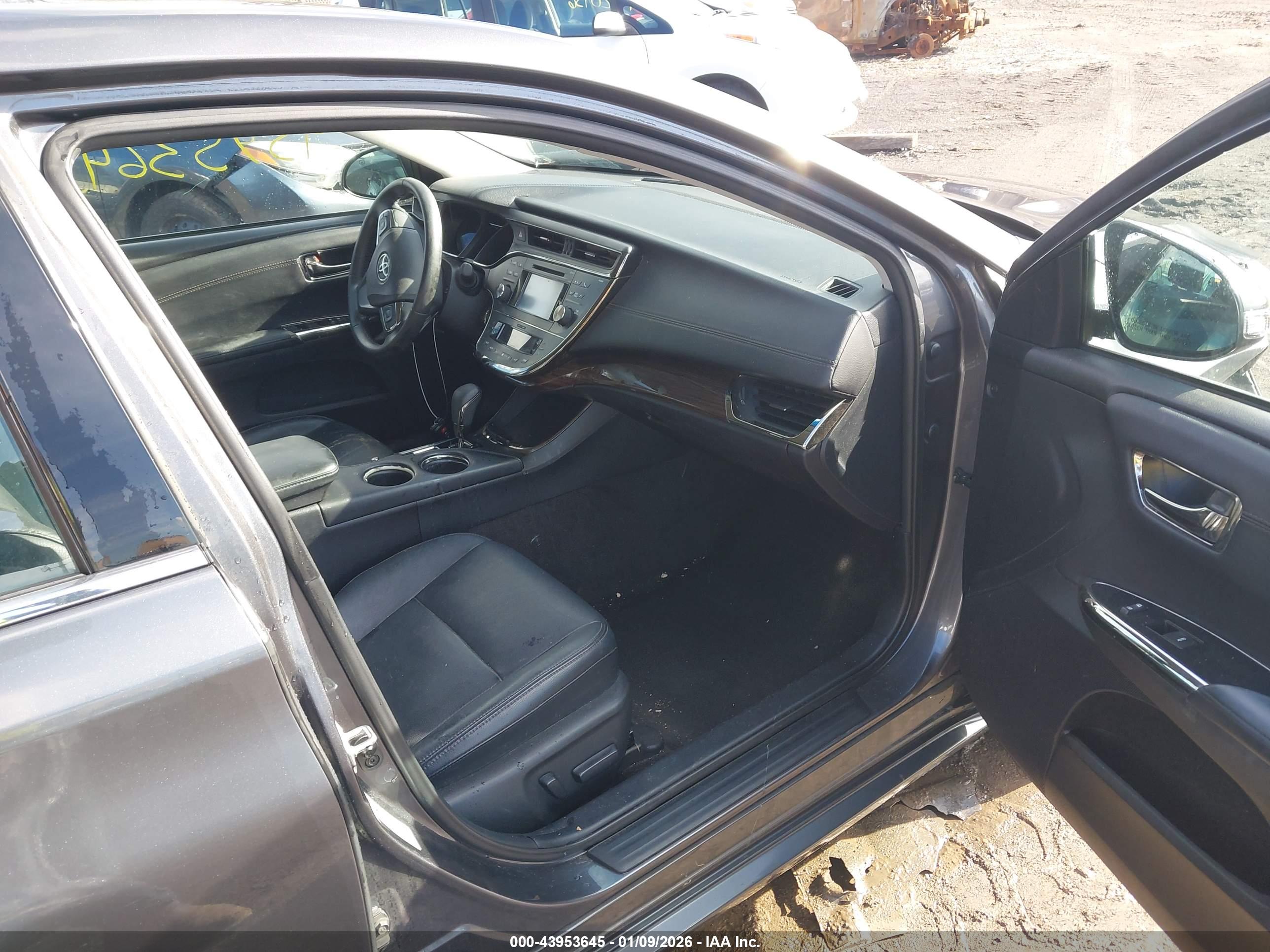 TOYOTA AVALON image 5