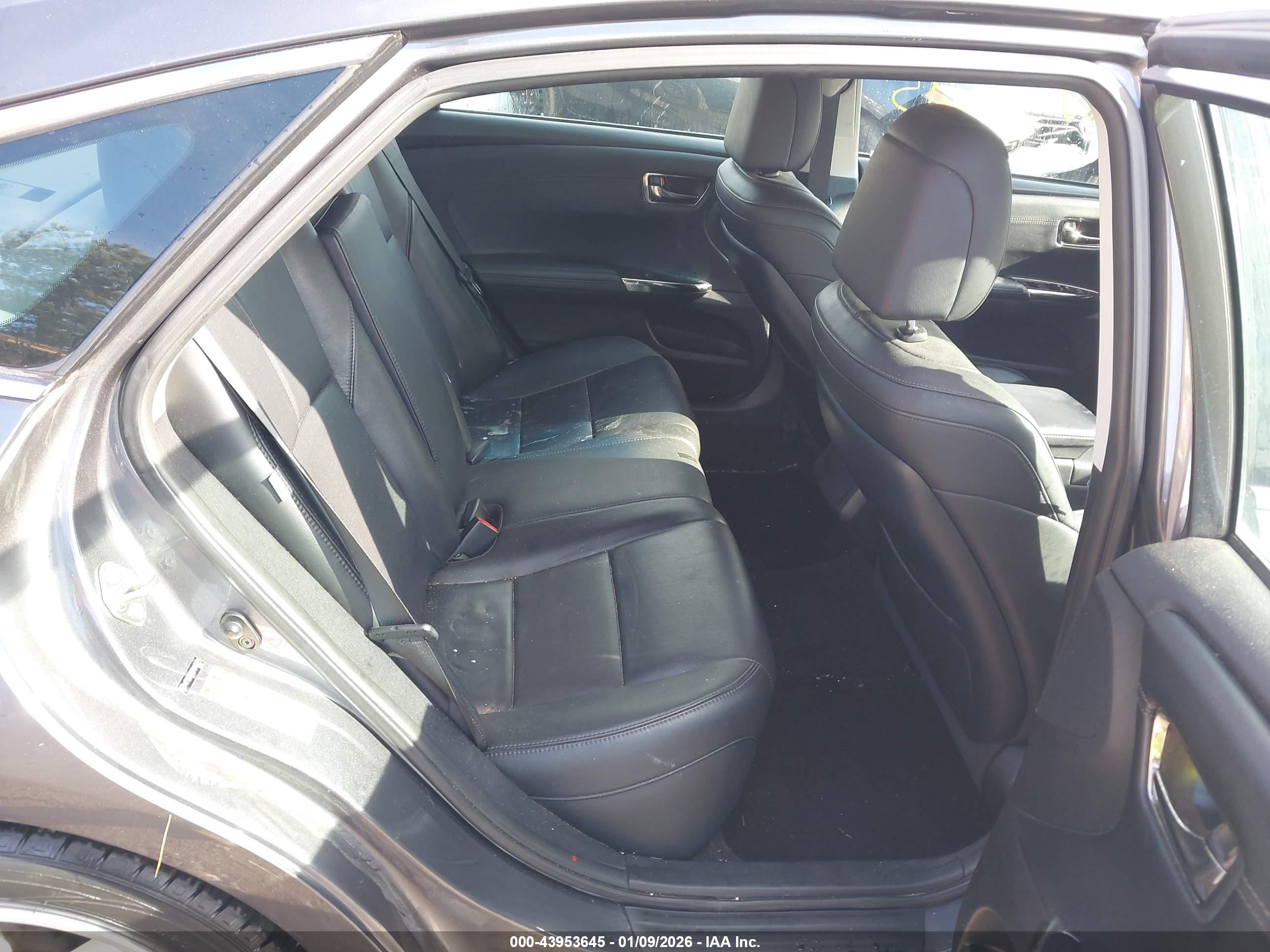 TOYOTA AVALON image 8