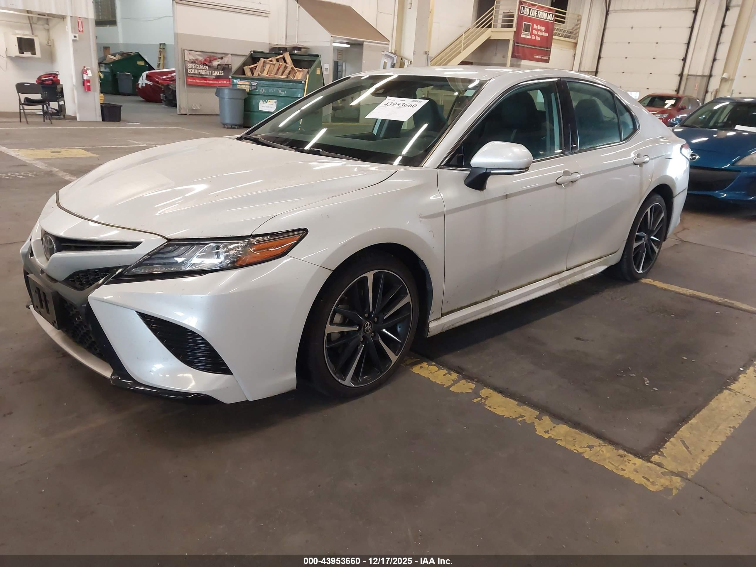 TOYOTA CAMRY image 2