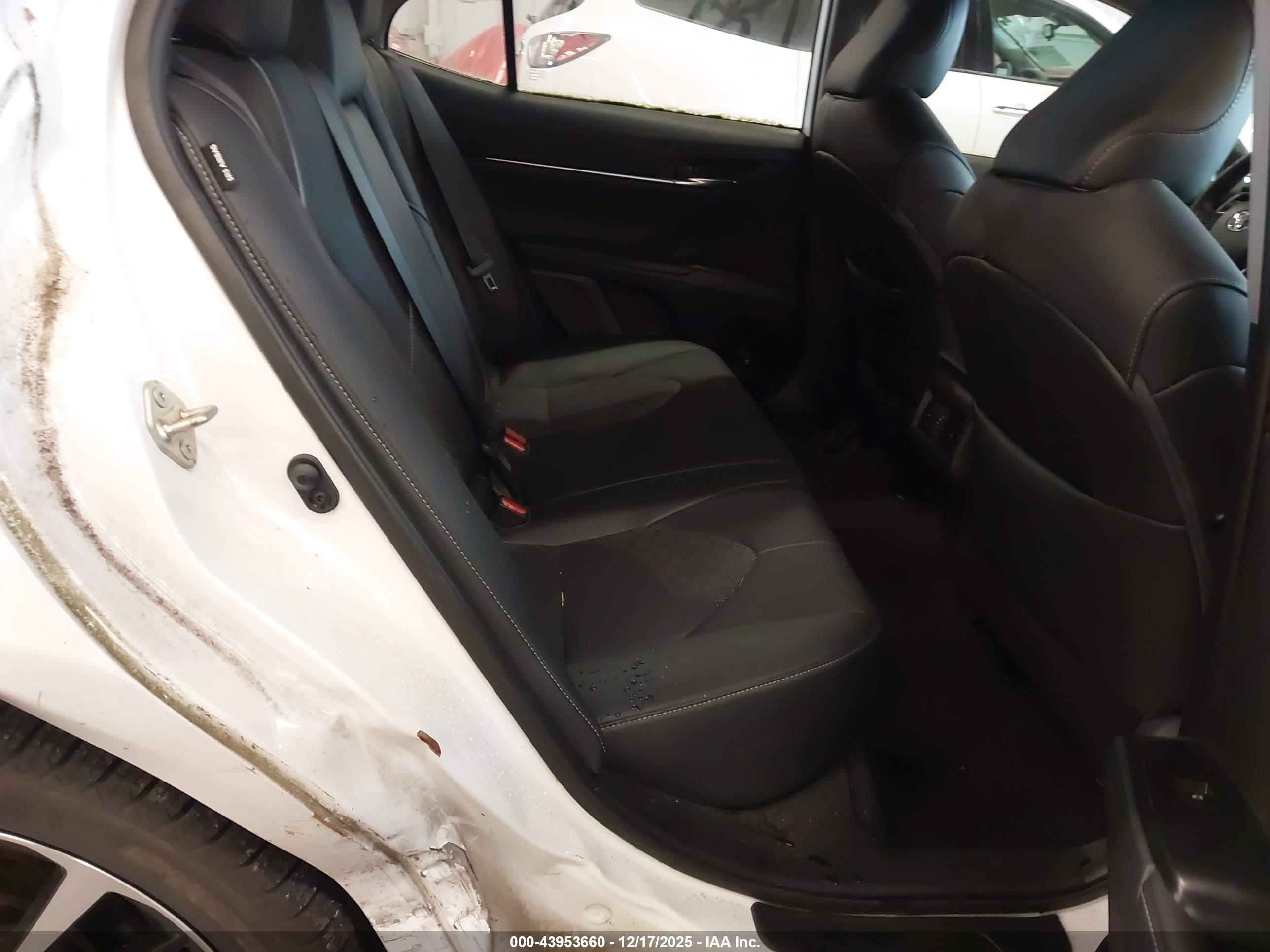 TOYOTA CAMRY image 8
