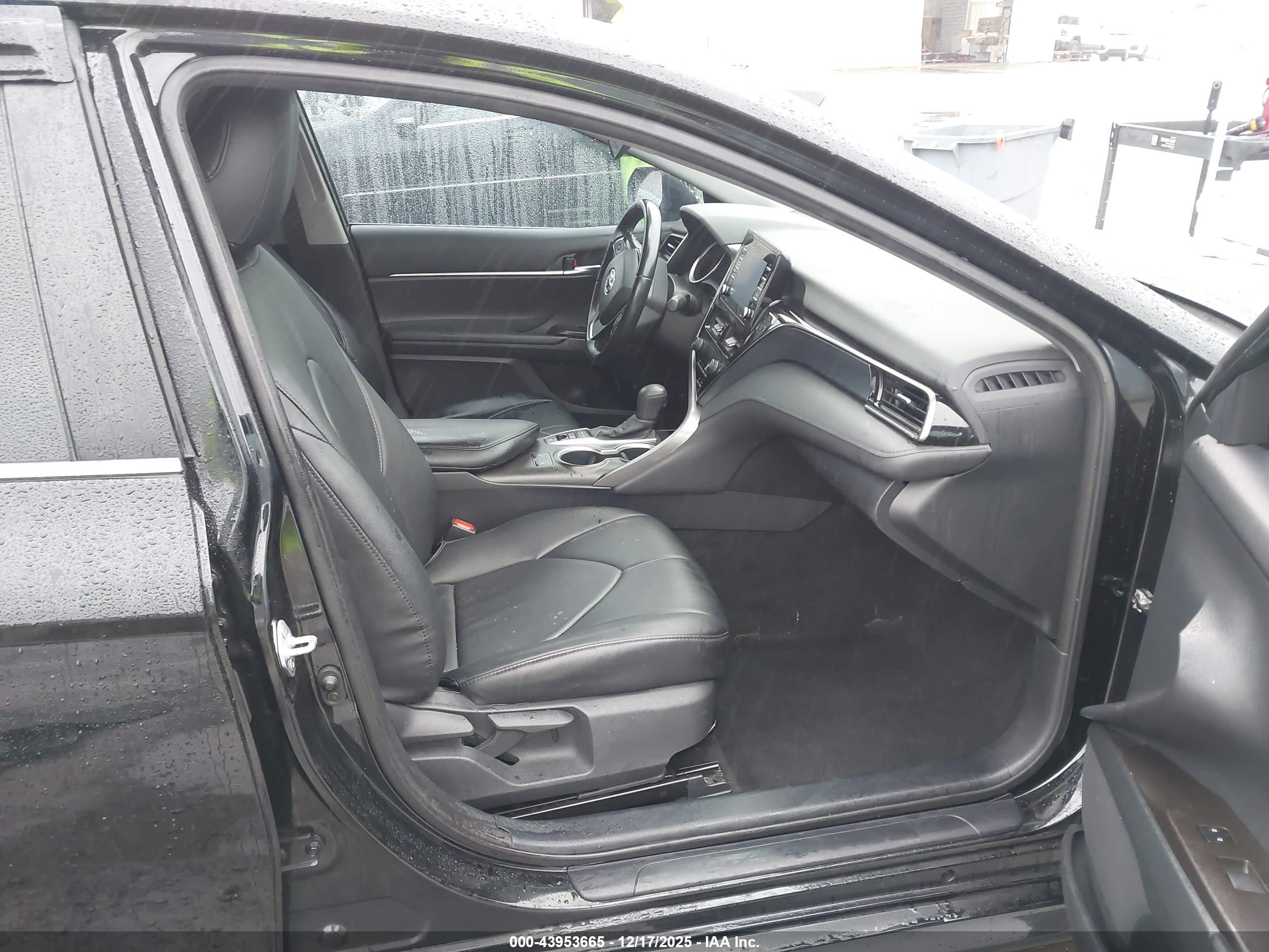 TOYOTA CAMRY image 5