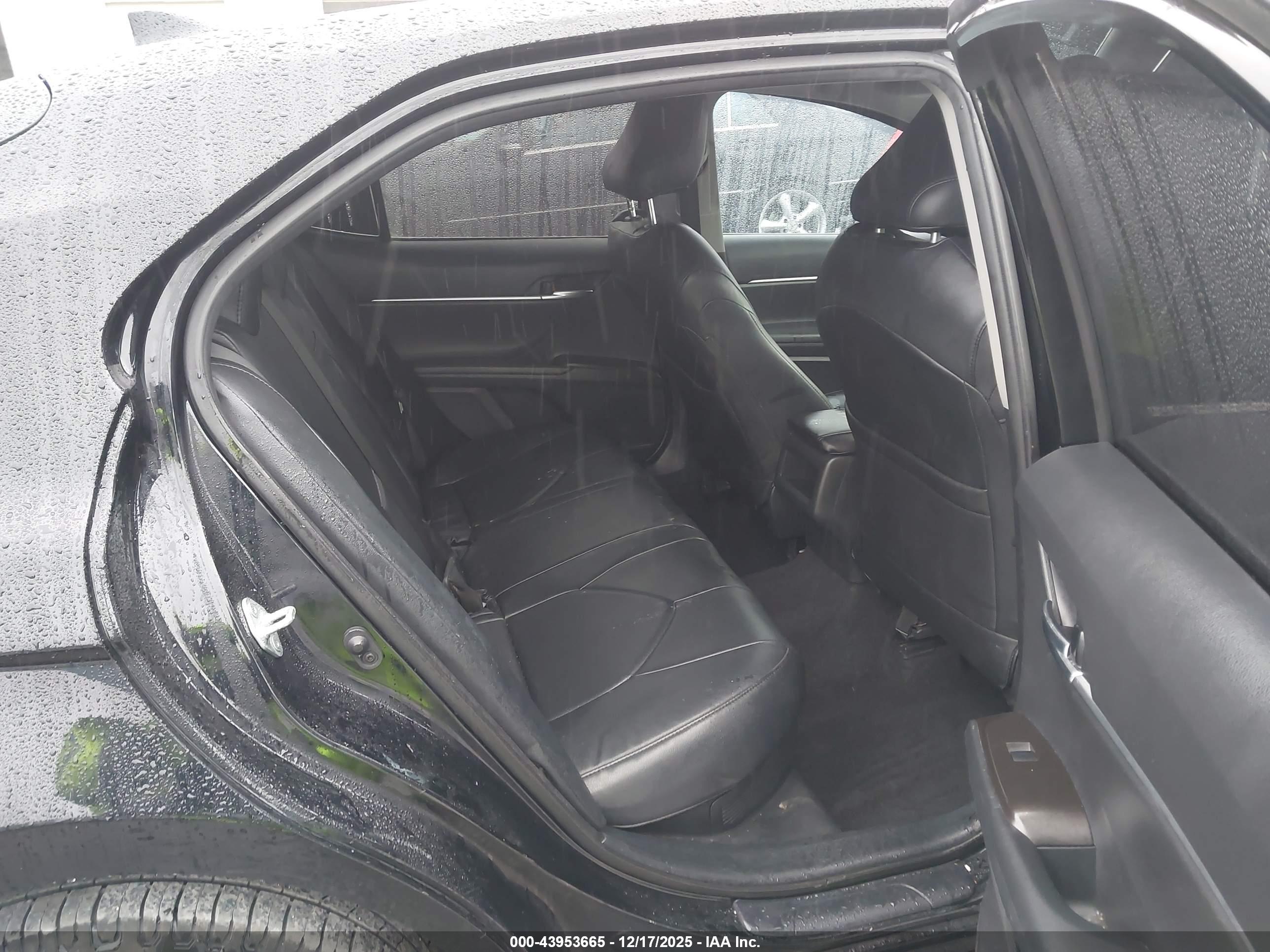 TOYOTA CAMRY image 8