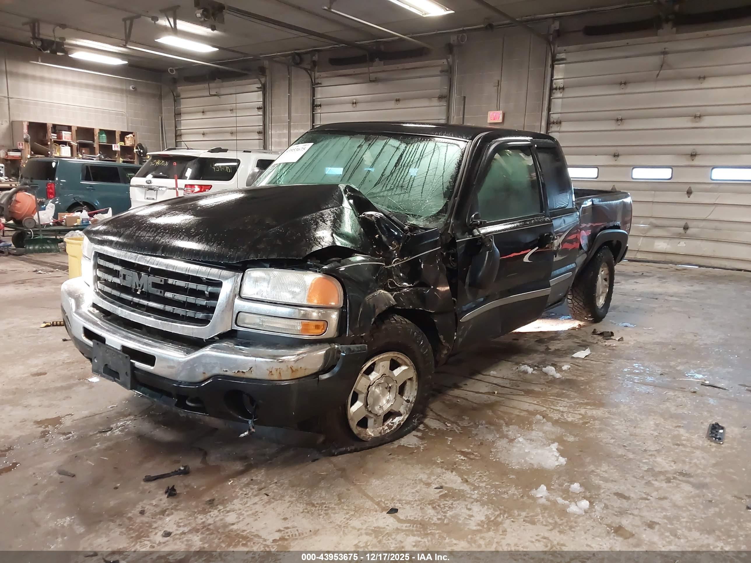 GMC SIERRA image 2