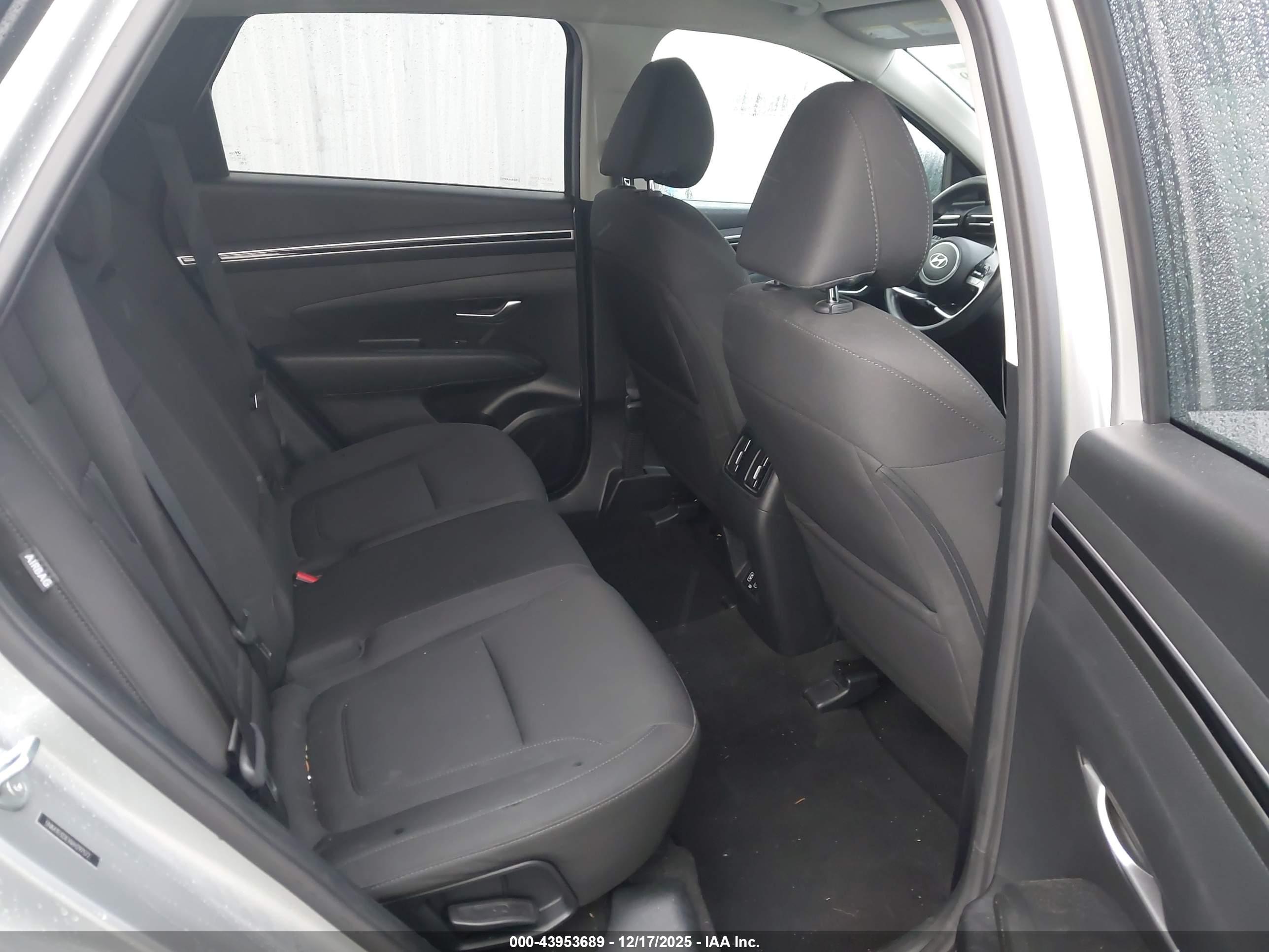 HYUNDAI TUCSON image 8