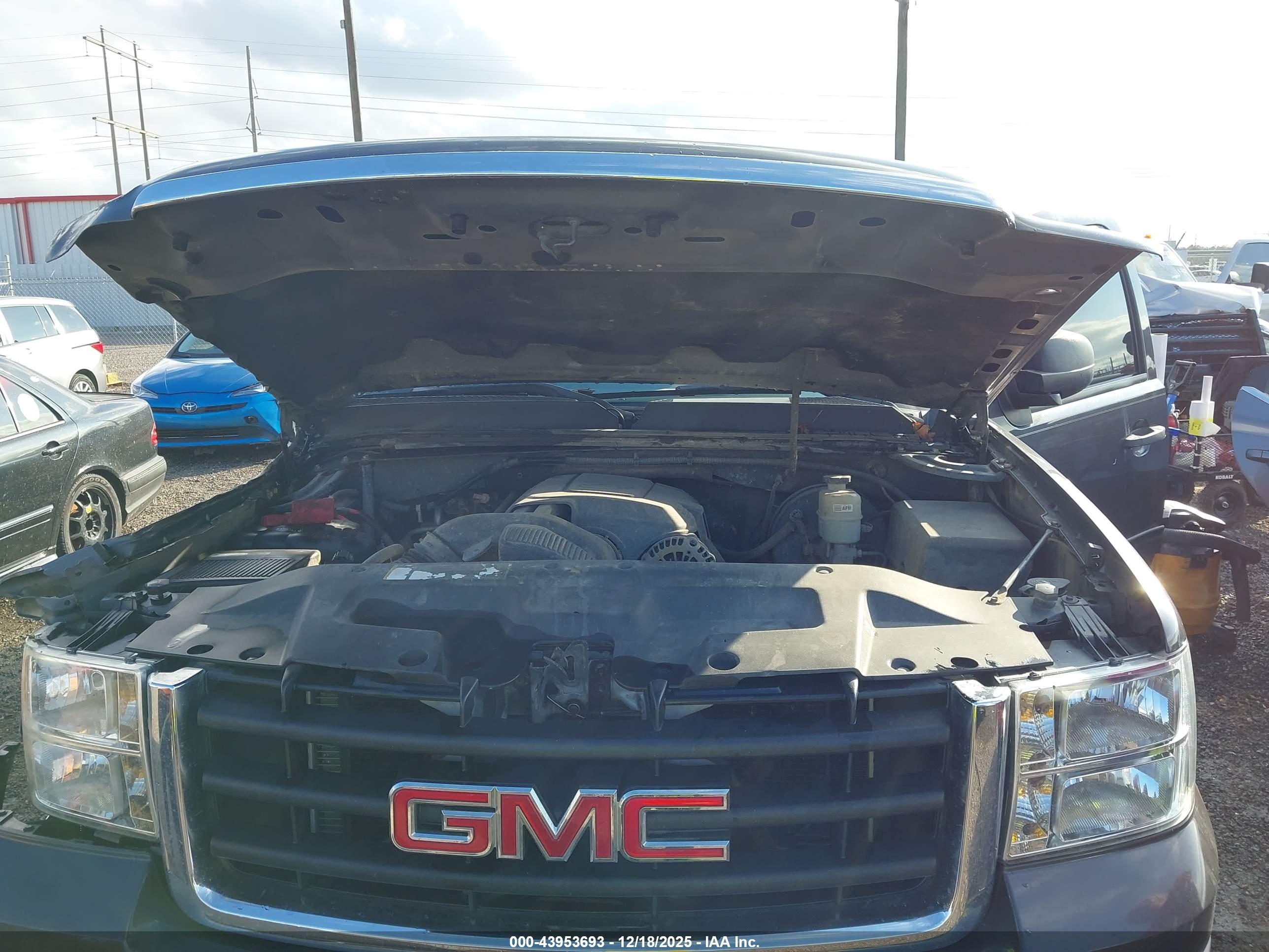GMC SIERRA image 10