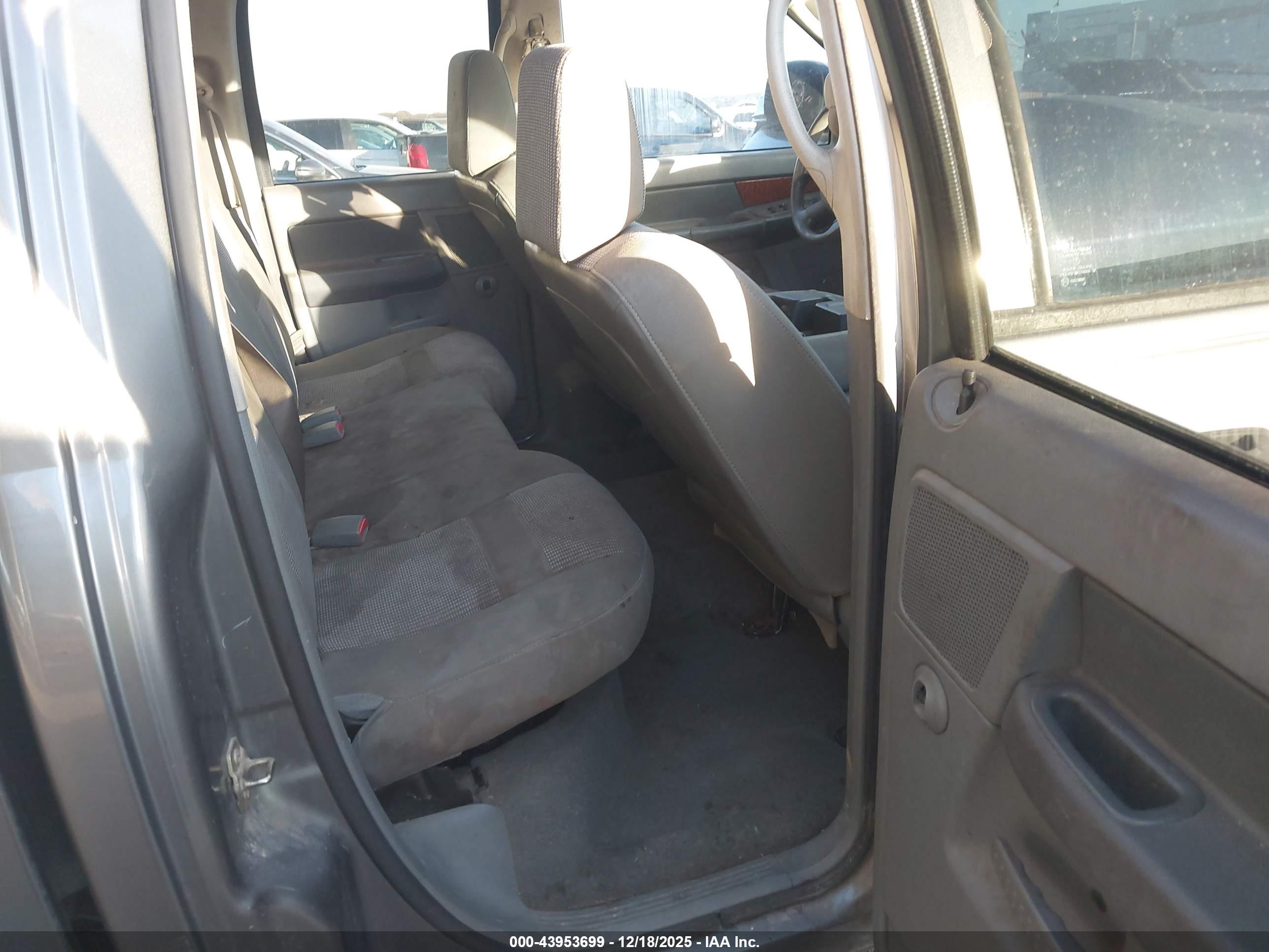 DODGE RAM image 8
