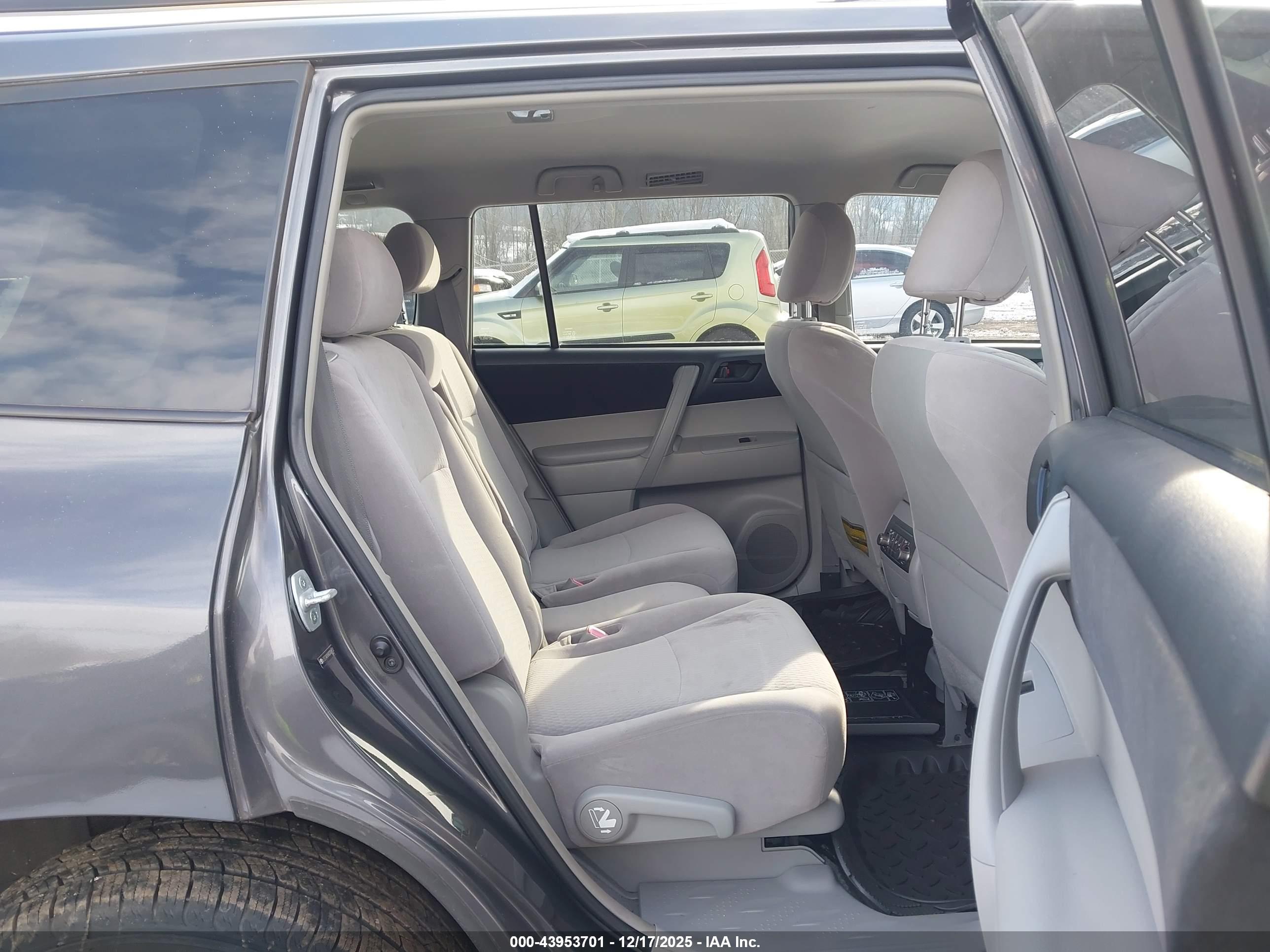 TOYOTA HIGHLANDER image 8