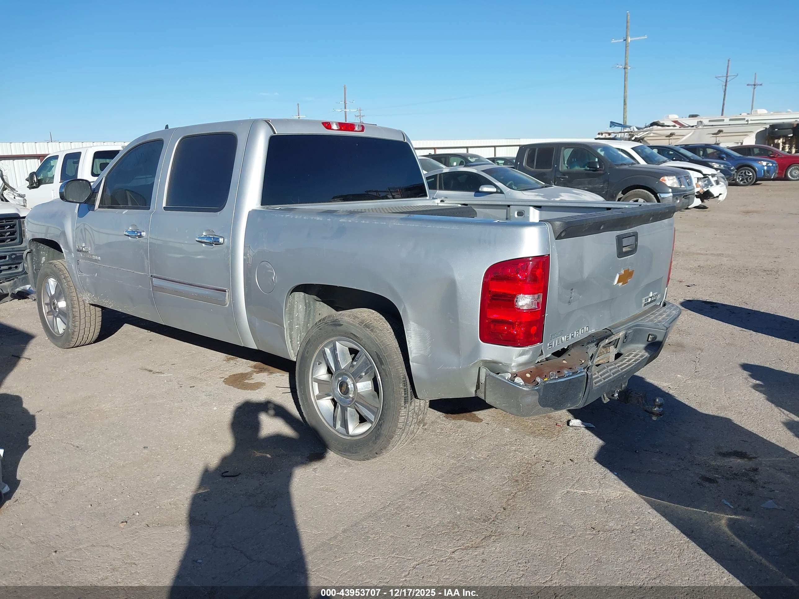 CHEVROLET SILVERADO image 3
