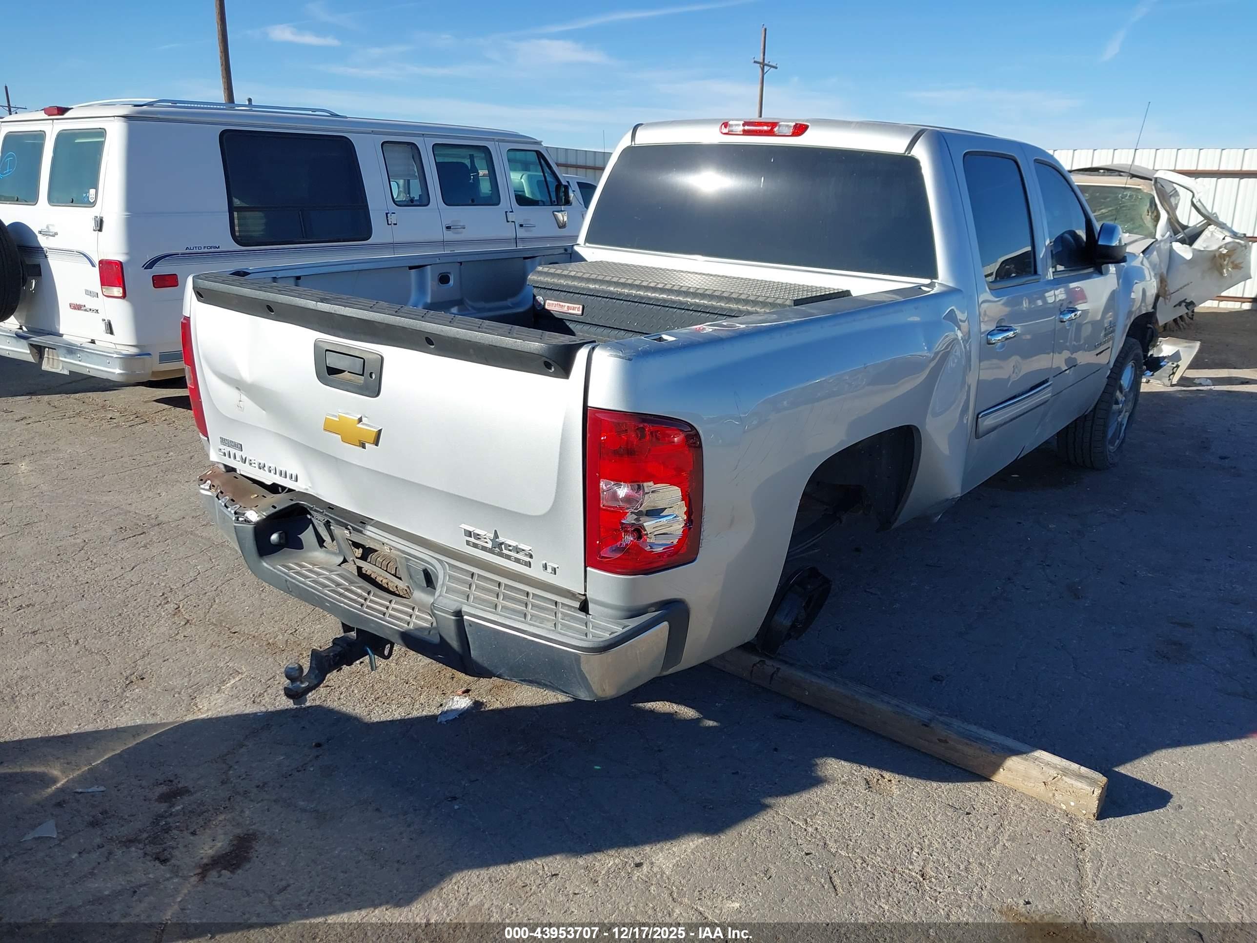 CHEVROLET SILVERADO image 4