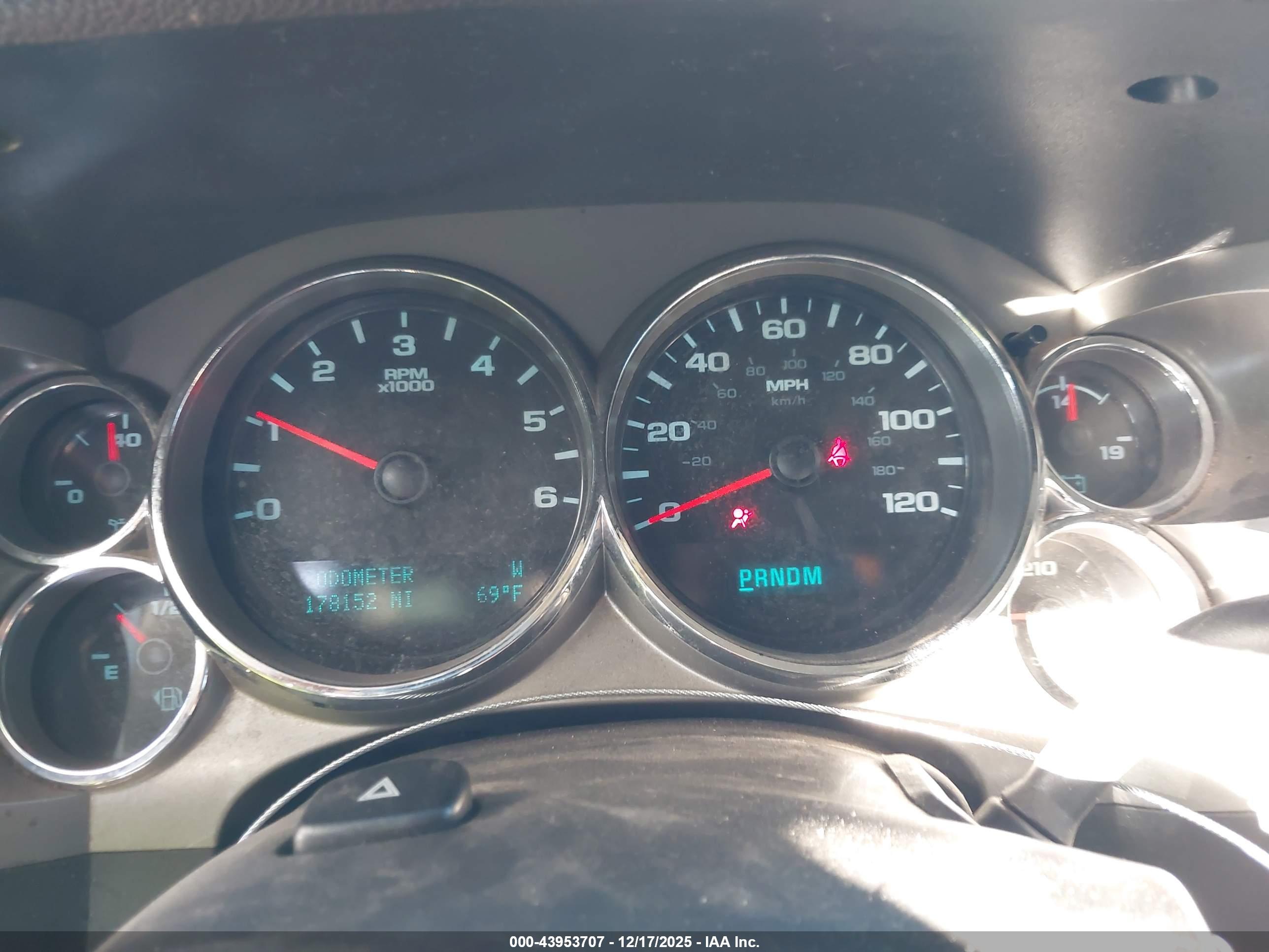 CHEVROLET SILVERADO image 7