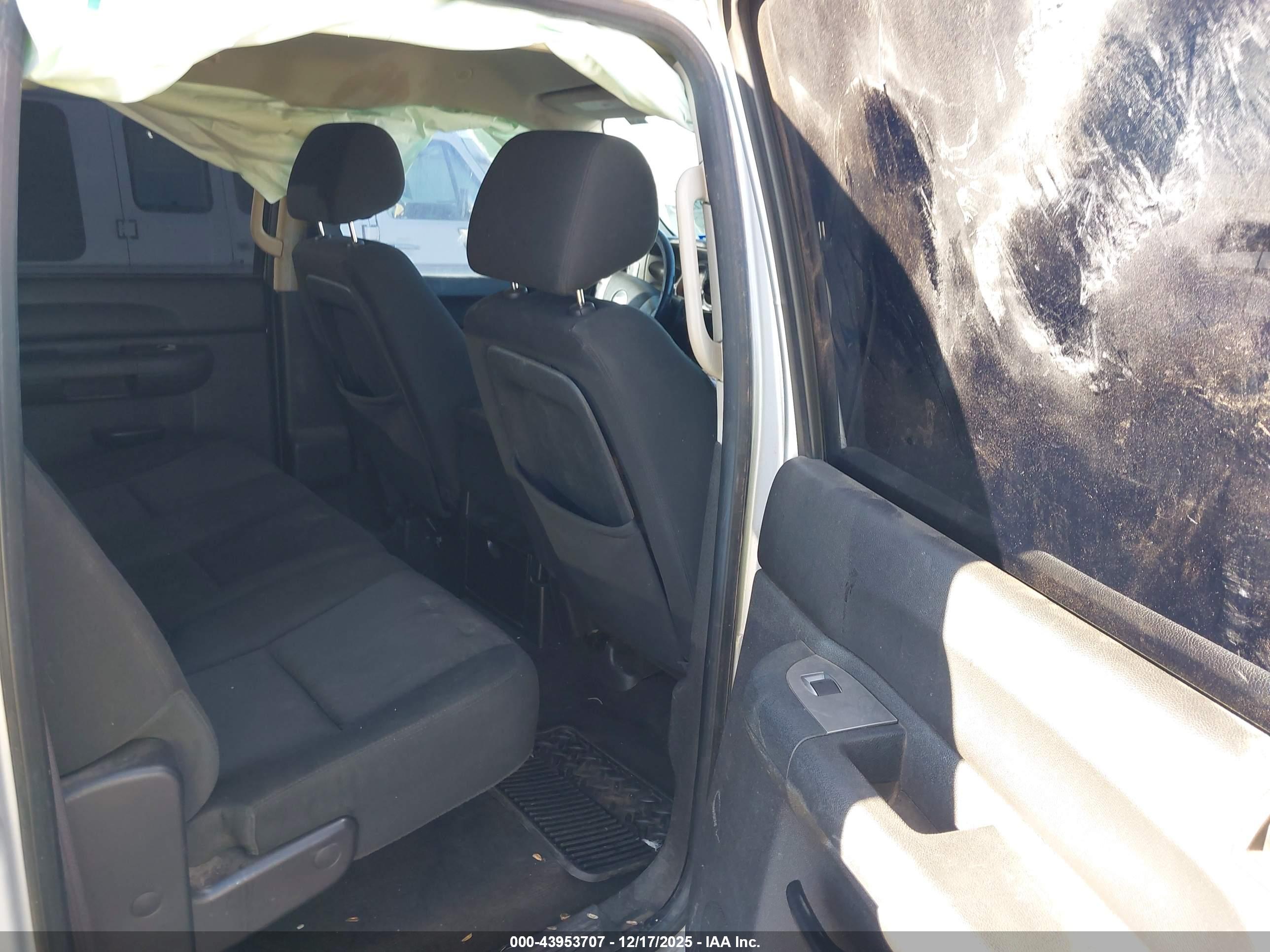 CHEVROLET SILVERADO image 8