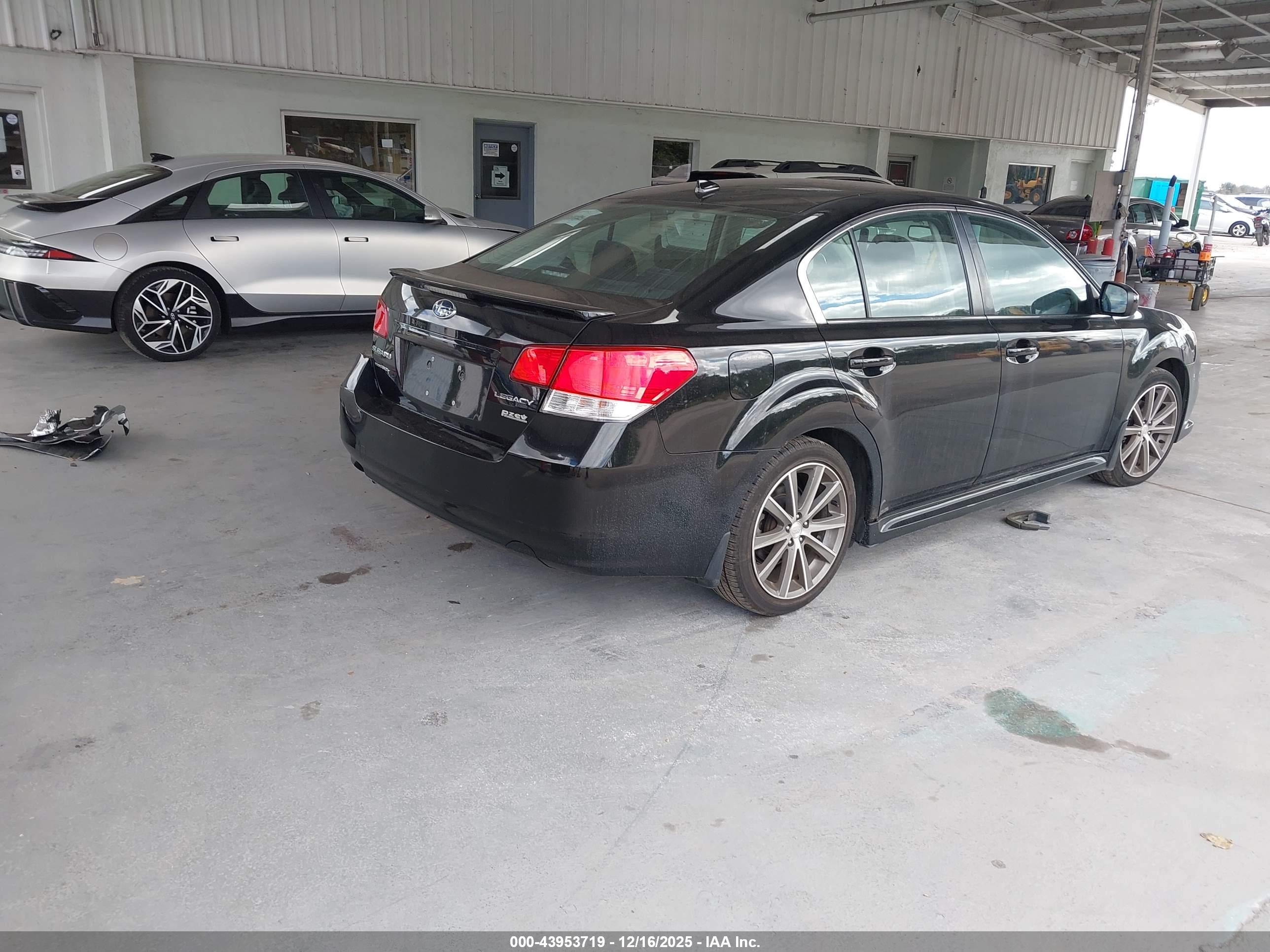 SUBARU LEGACY image 4