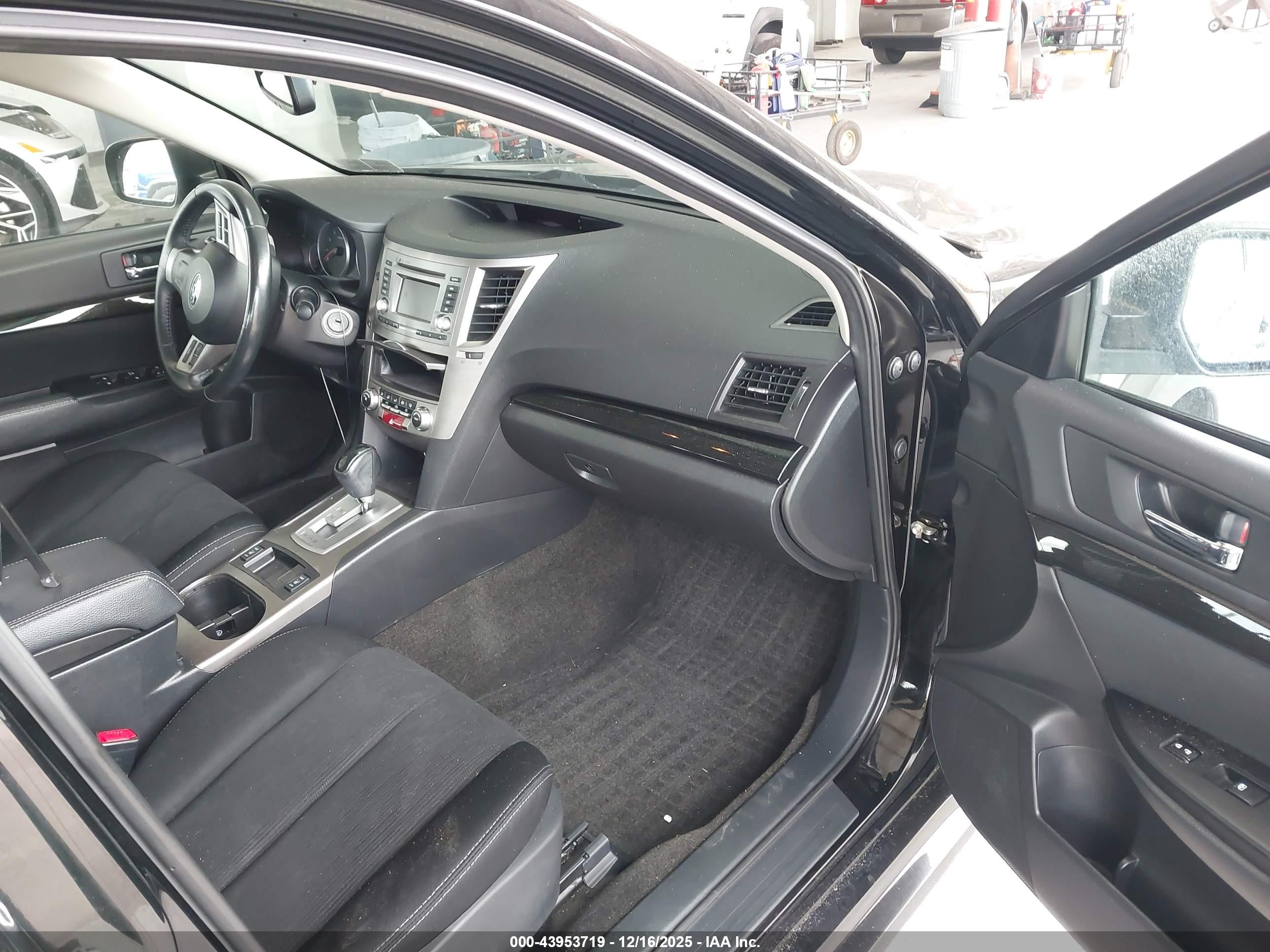 SUBARU LEGACY image 5