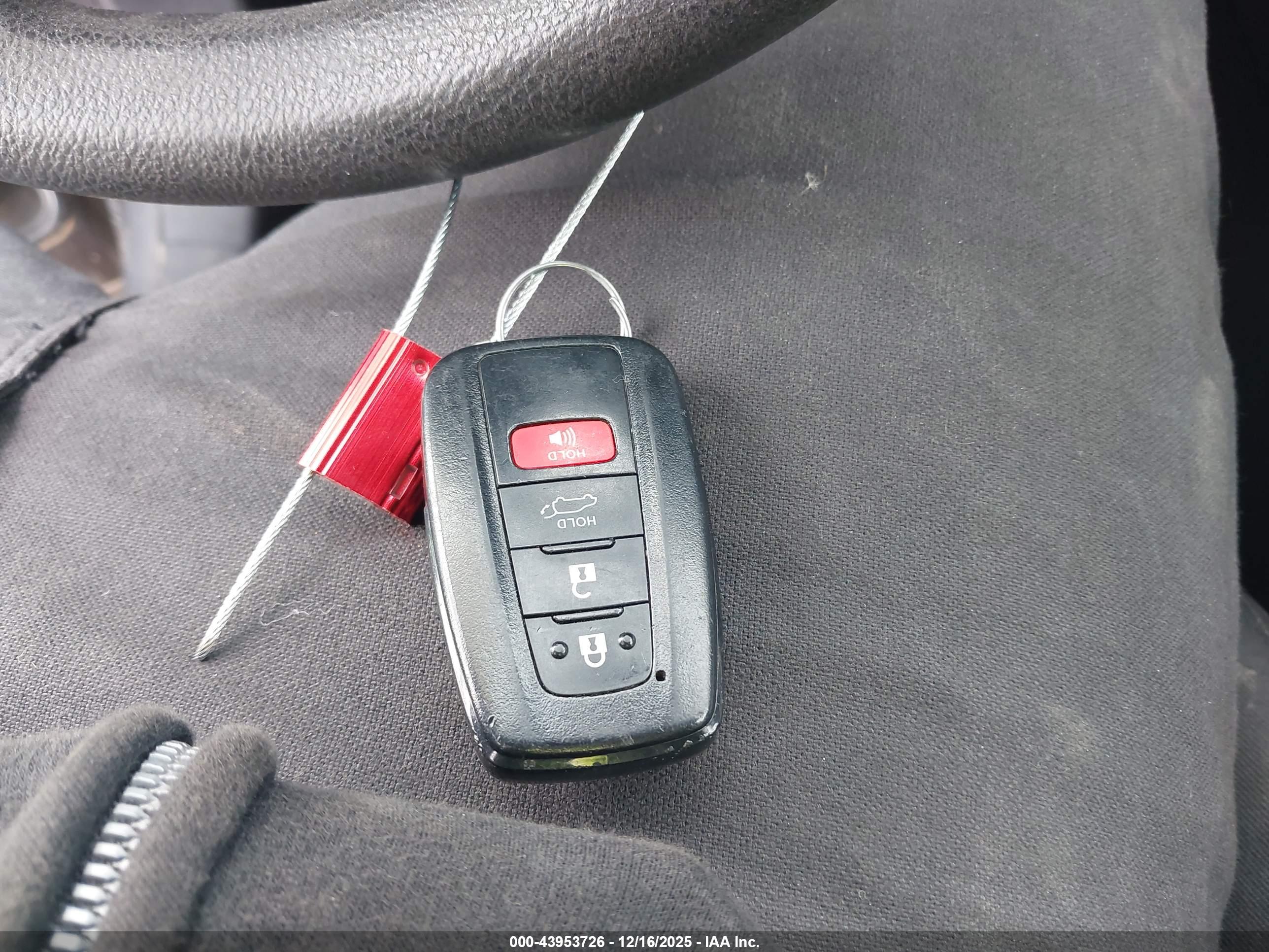 TOYOTA RAV4 image 11