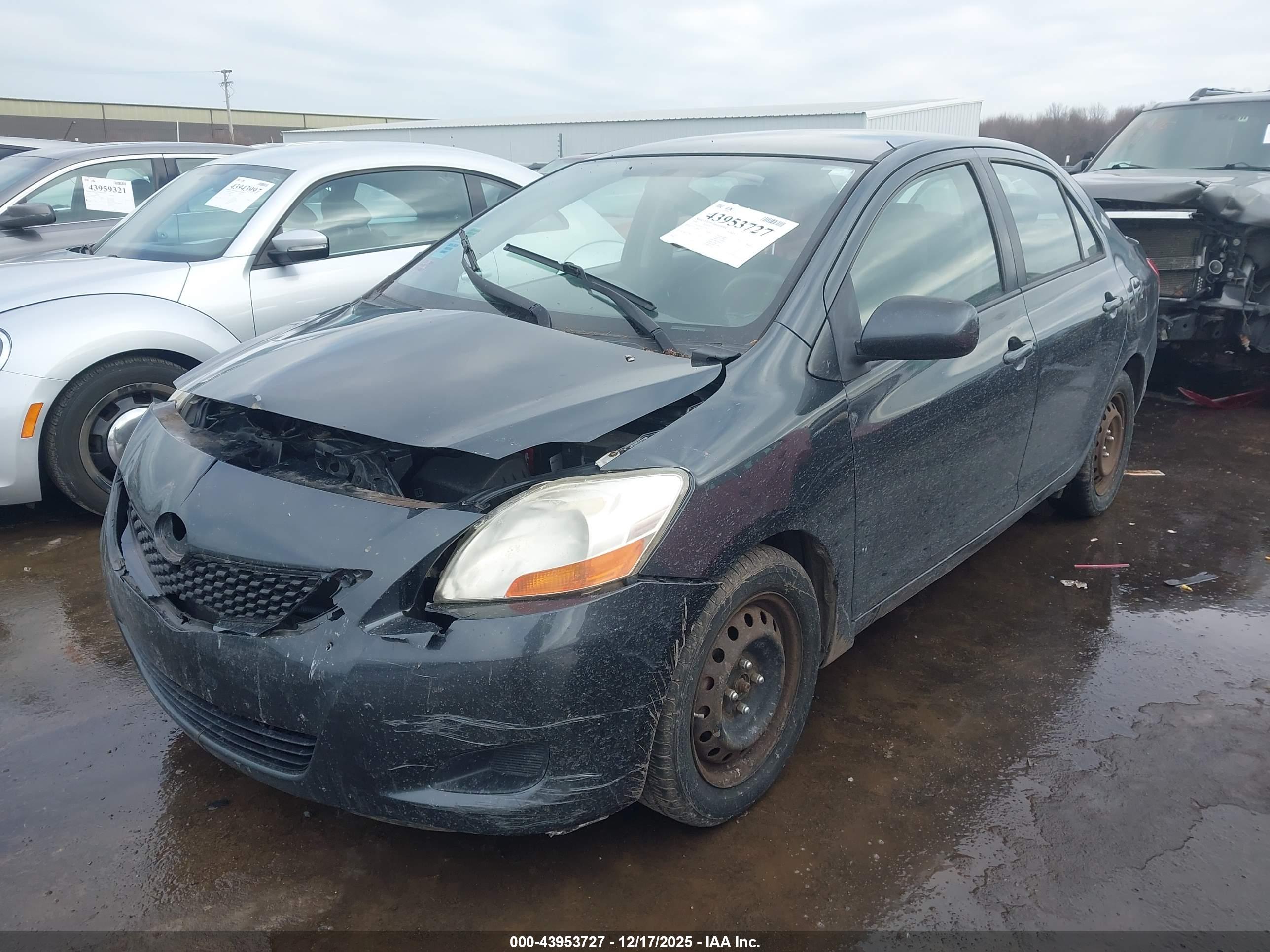 TOYOTA YARIS image 2