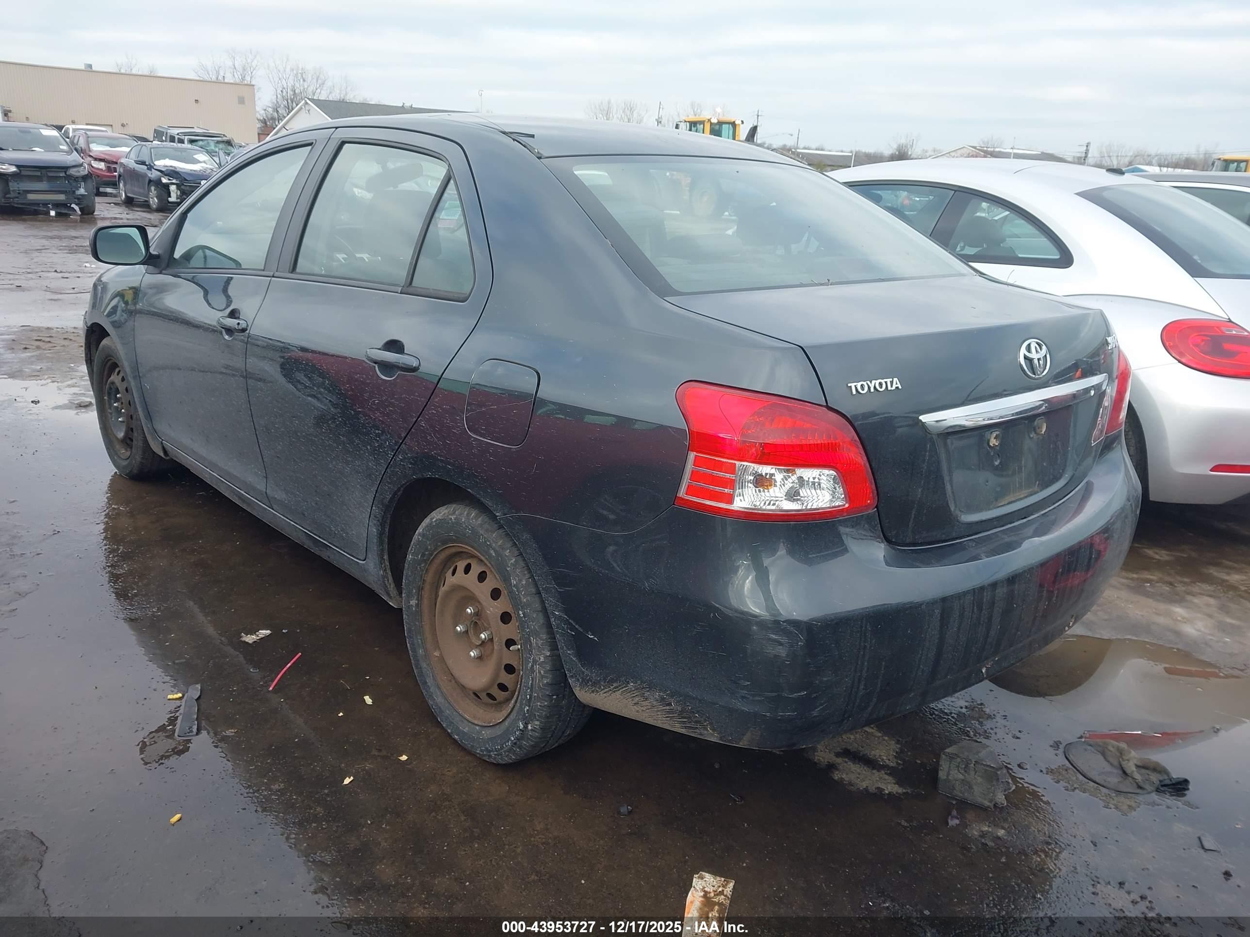 TOYOTA YARIS image 3