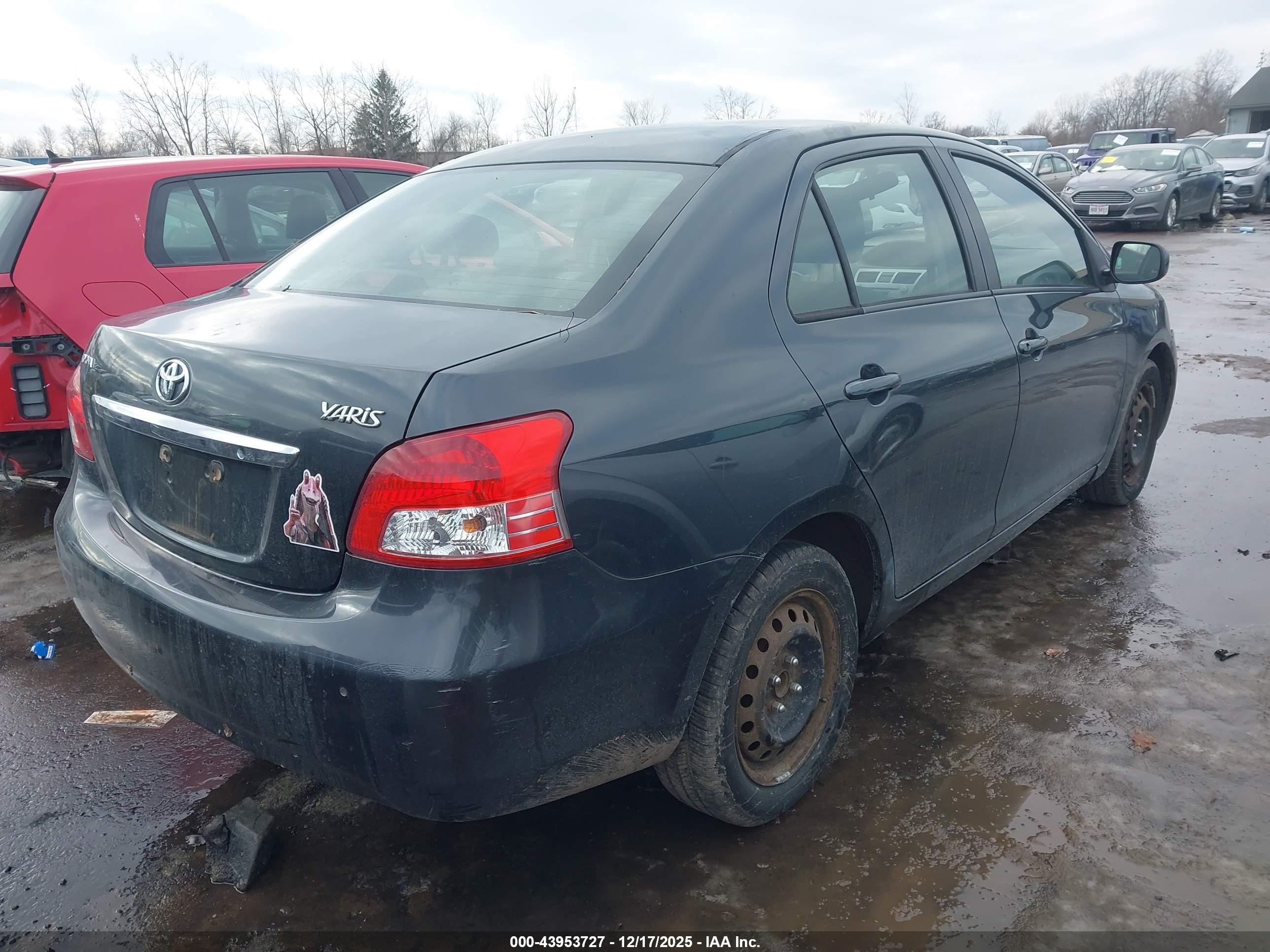 TOYOTA YARIS image 4